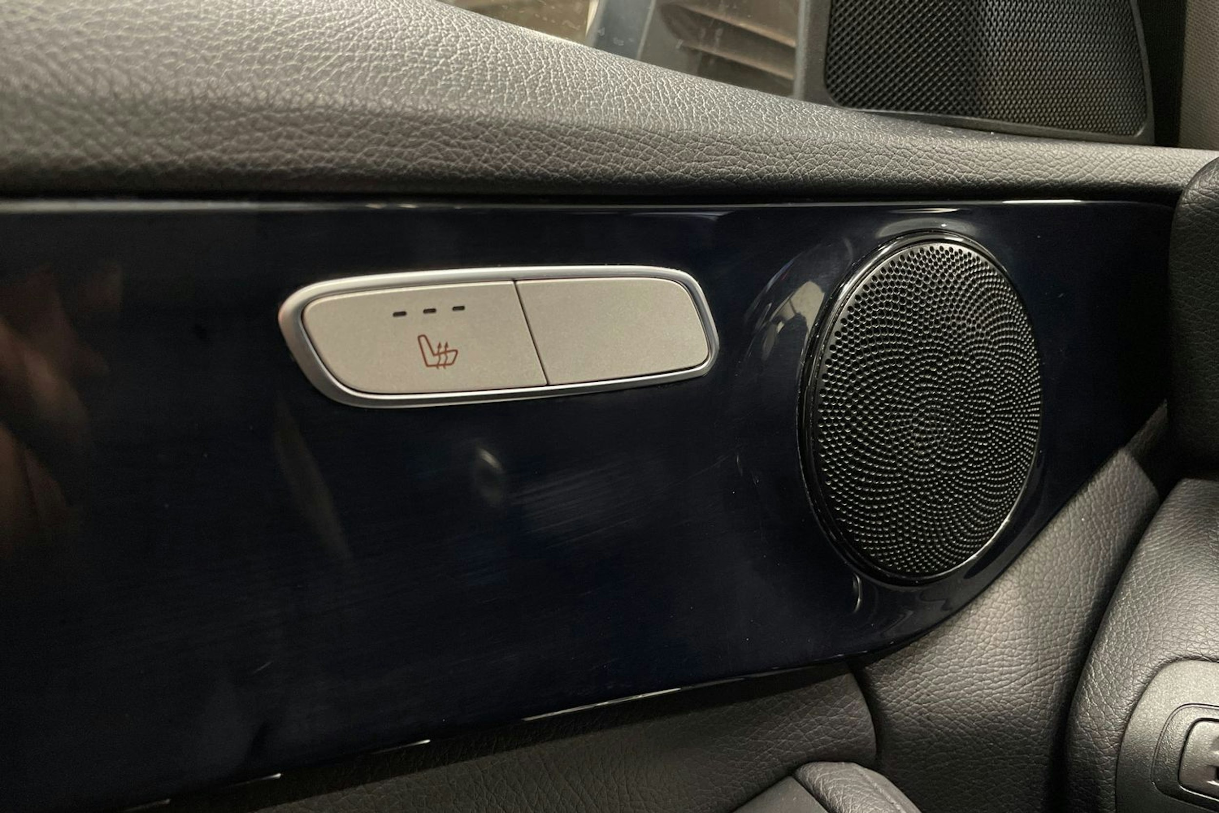 Ruskea (beige) Mercedes-Benz C 2016 kuva 27.