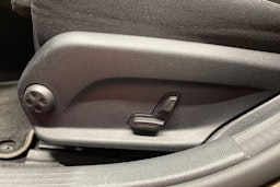 Ruskea (beige) Mercedes-Benz C 2016 kuva 28.