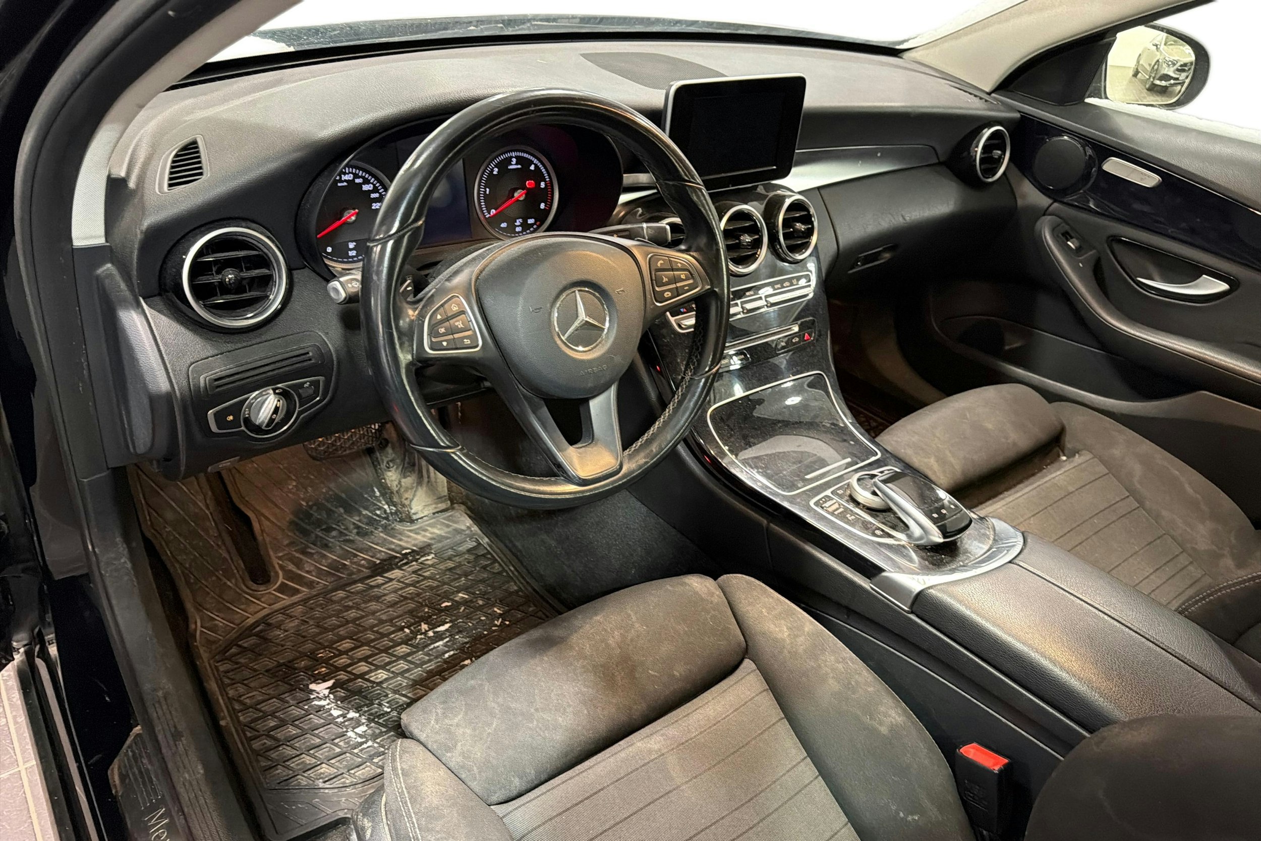 Musta Mercedes-Benz C 2016 kuva 3.