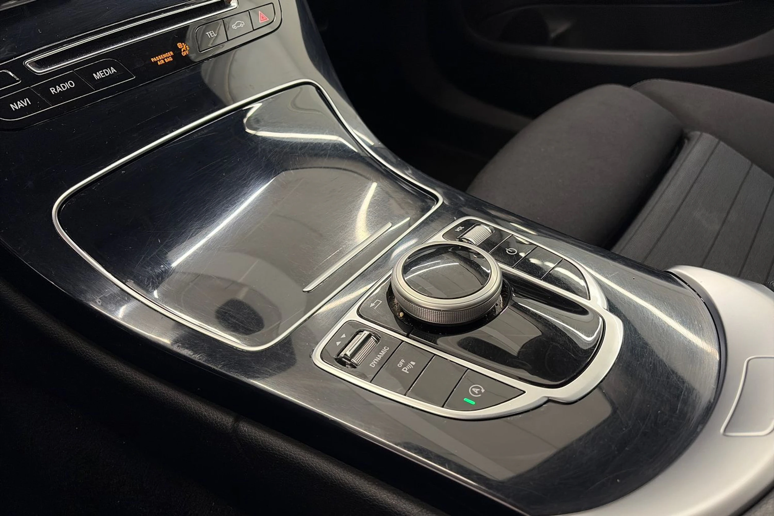 valkoinen Mercedes-Benz C 2016 kuva 22.