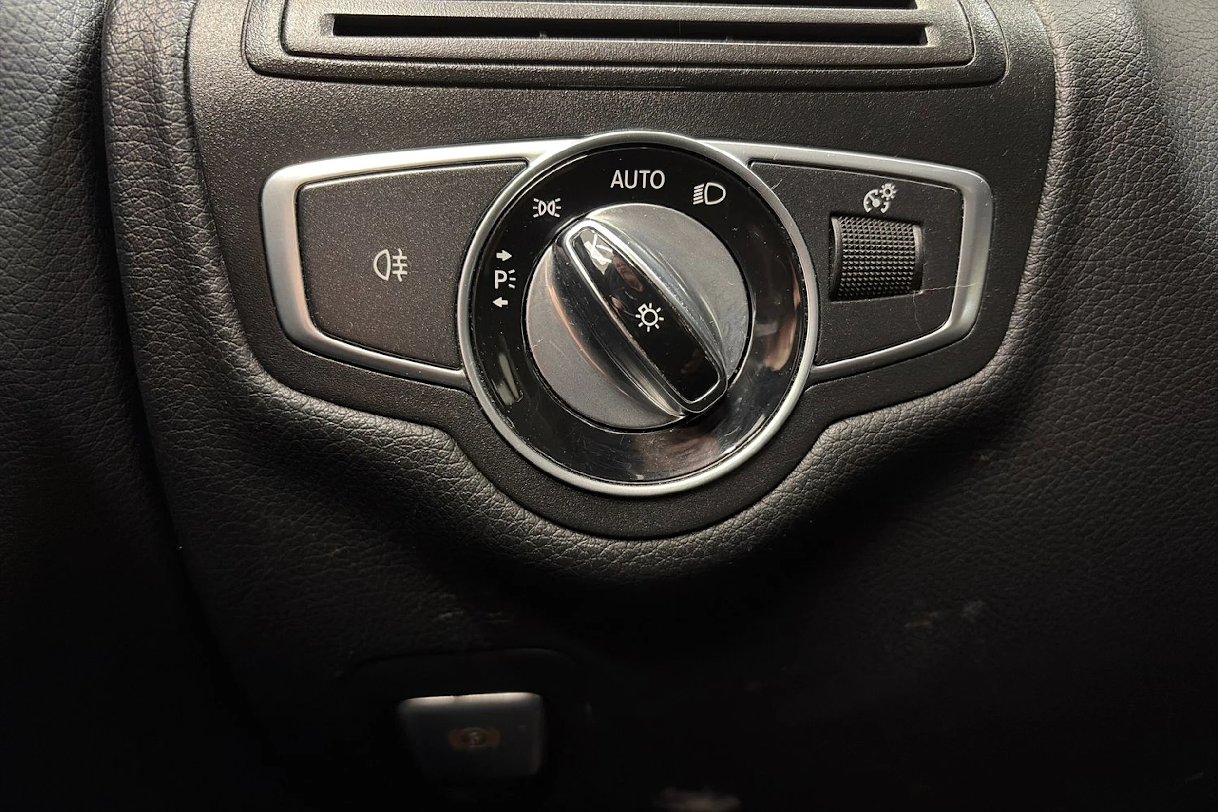 valkoinen Mercedes-Benz C 2016 kuva 24.