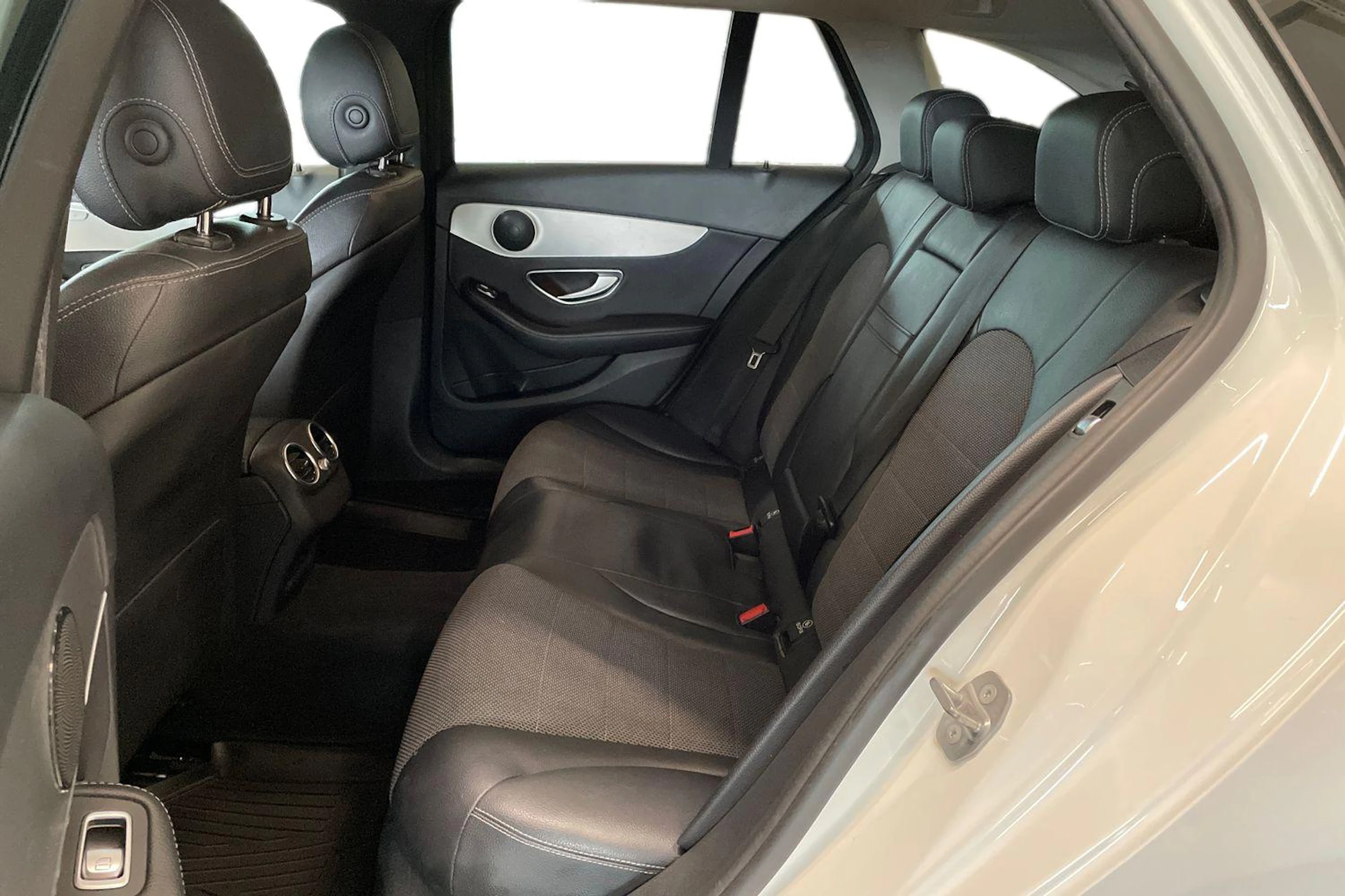valkoinen Mercedes-Benz C 2016 kuva 8.