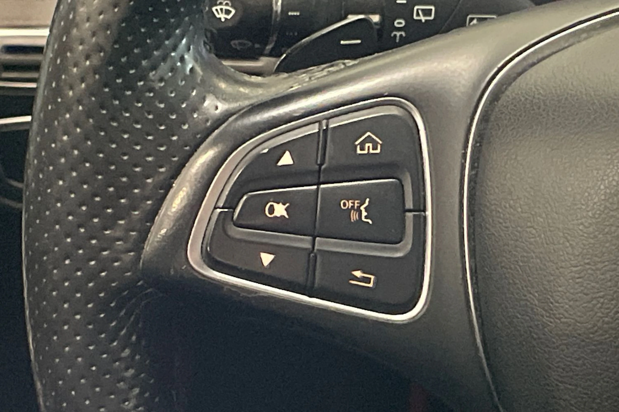 valkoinen Mercedes-Benz C 2016 kuva 16.