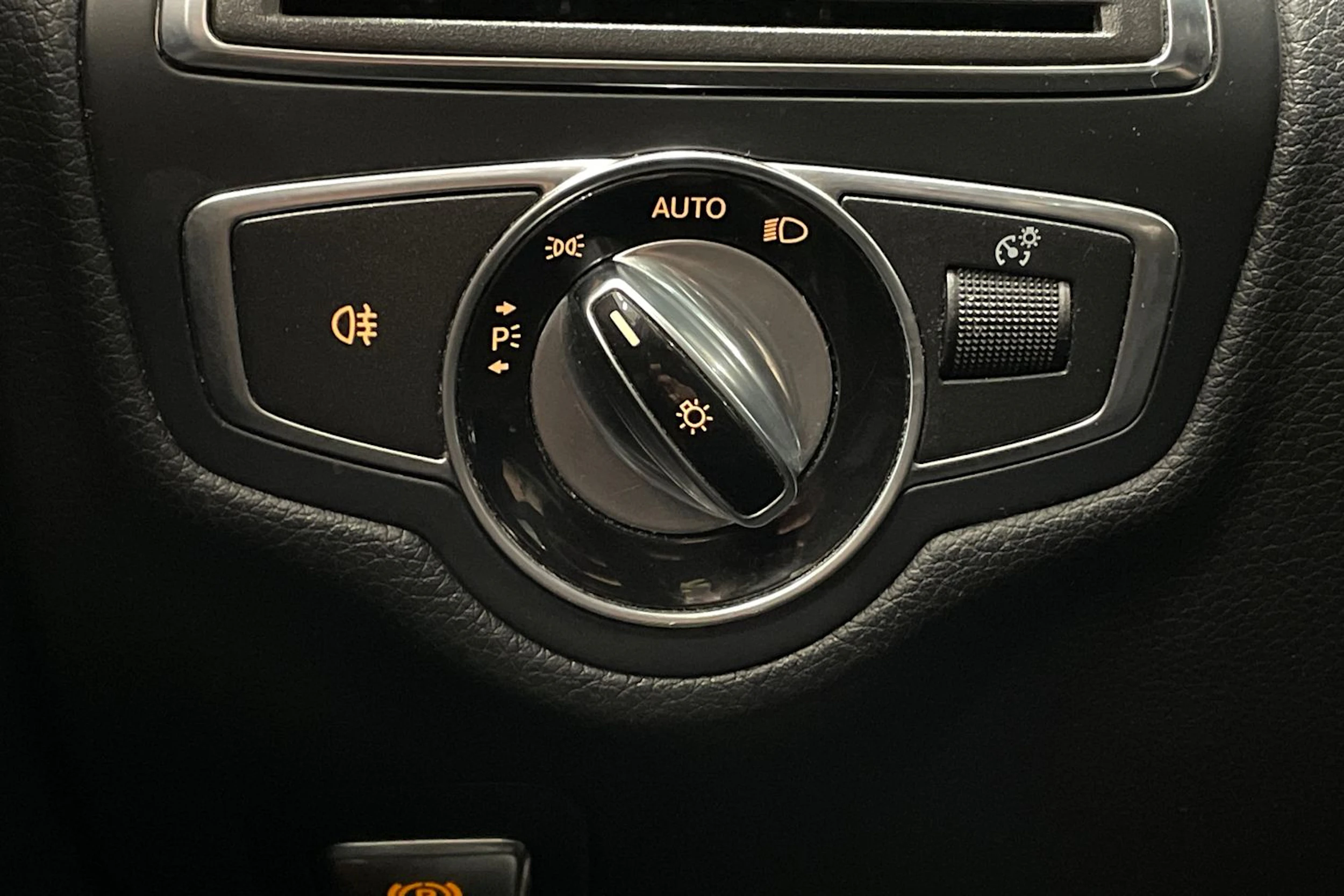 valkoinen Mercedes-Benz C 2016 kuva 19.