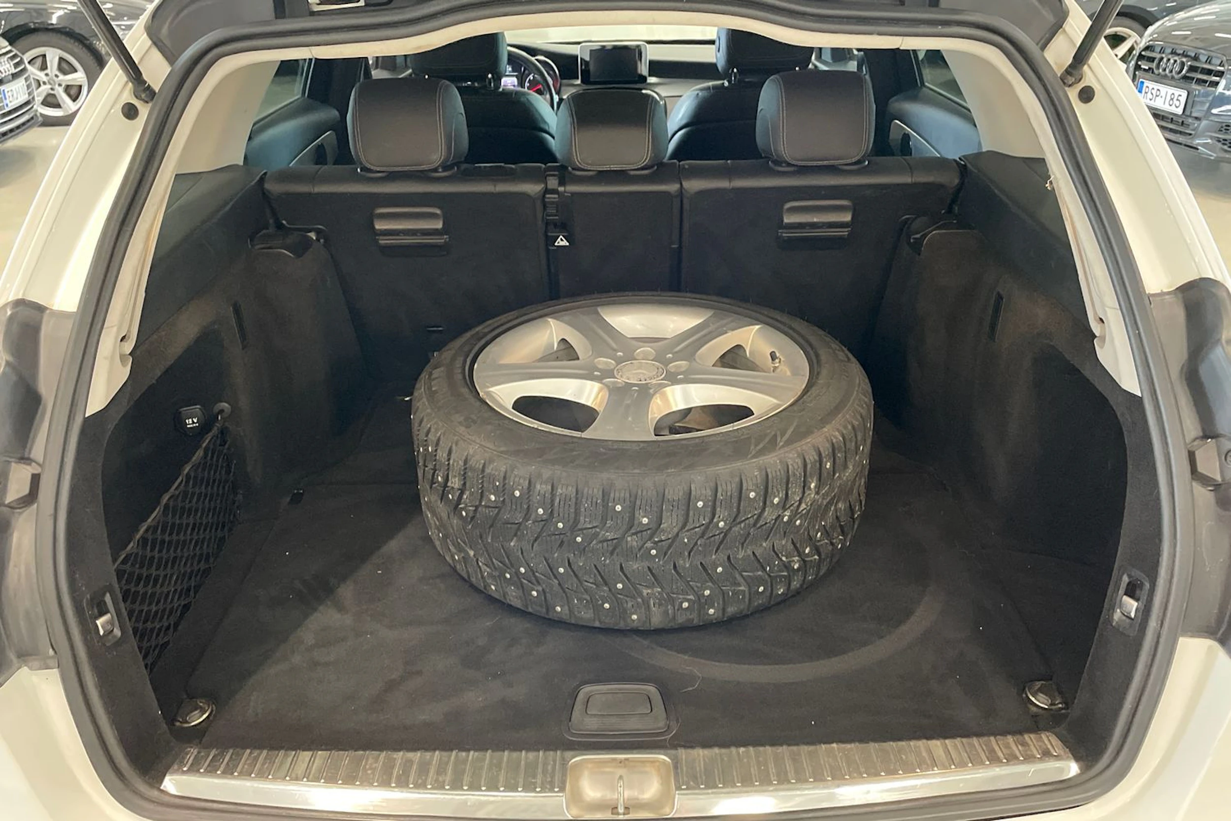 valkoinen Mercedes-Benz C 2016 kuva 28.
