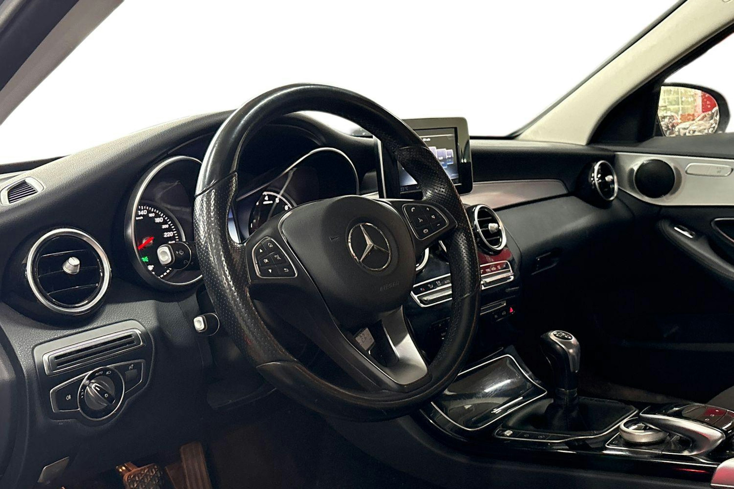 Hopea Mercedes-Benz C 2016 kuva 3.