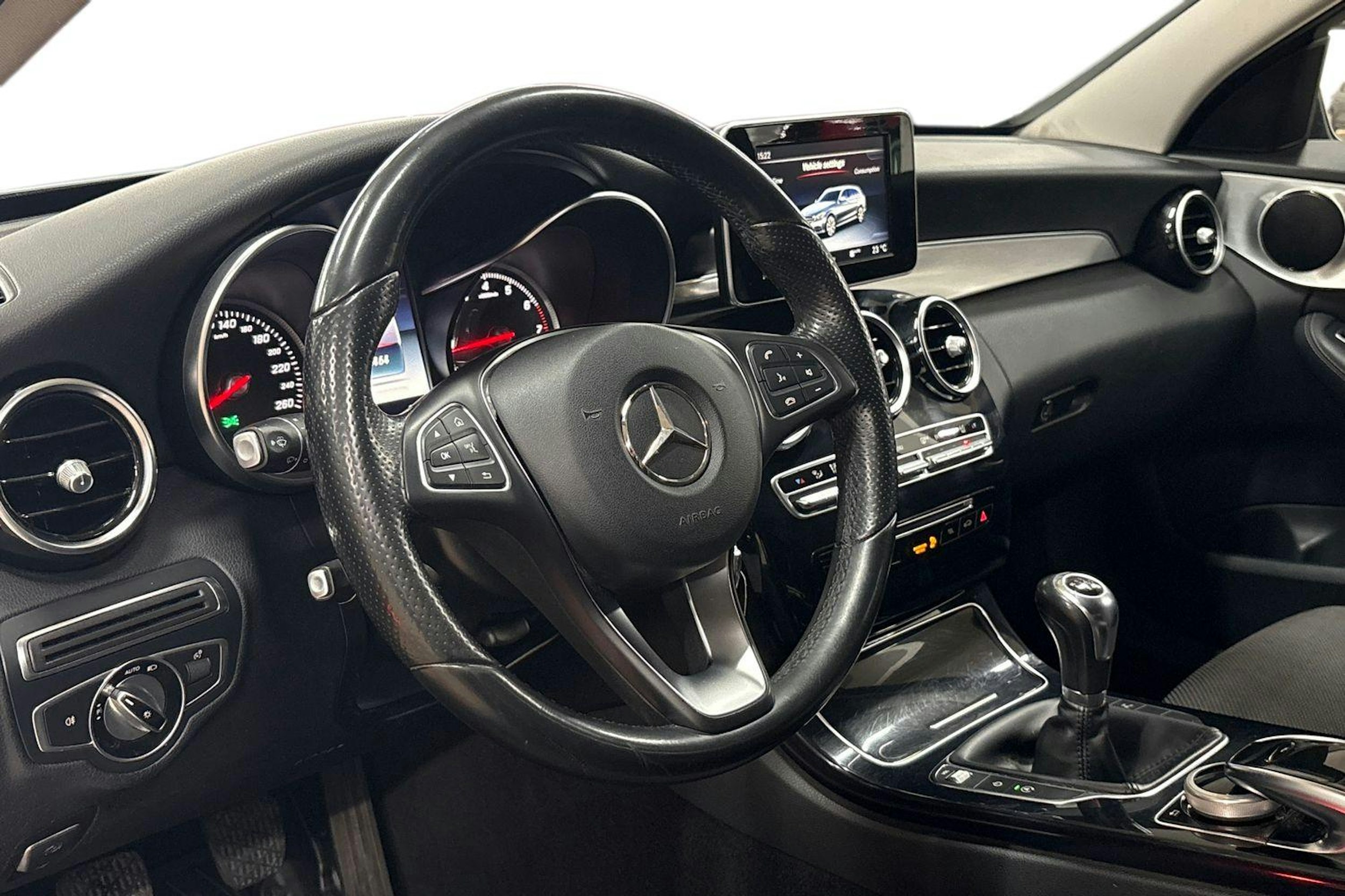 Hopea Mercedes-Benz C 2016 kuva 7.