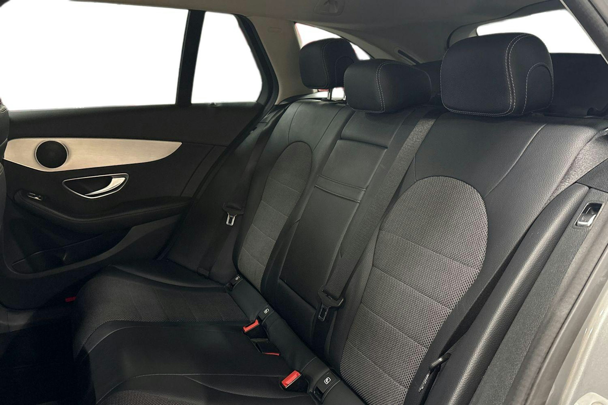 Hopea Mercedes-Benz C 2016 kuva 10.