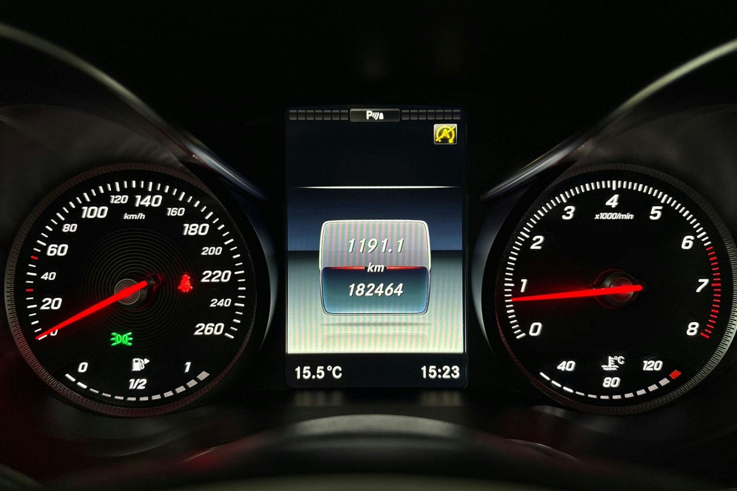 Hopea Mercedes-Benz C 2016 kuva 15.