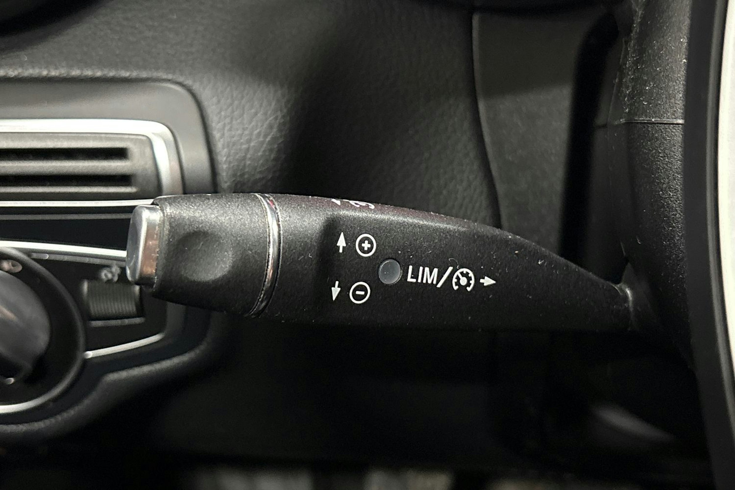 Hopea Mercedes-Benz C 2016 kuva 22.