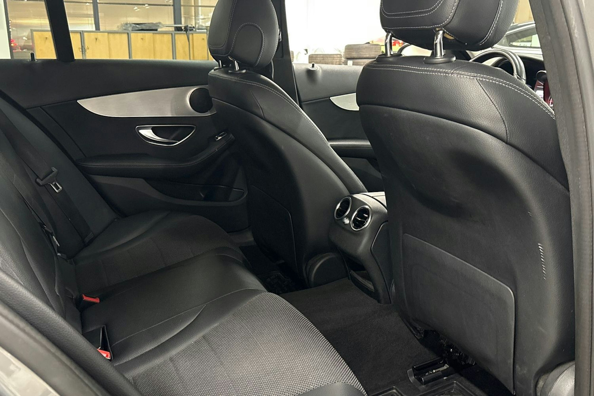 Hopea Mercedes-Benz C 2016 kuva 28.