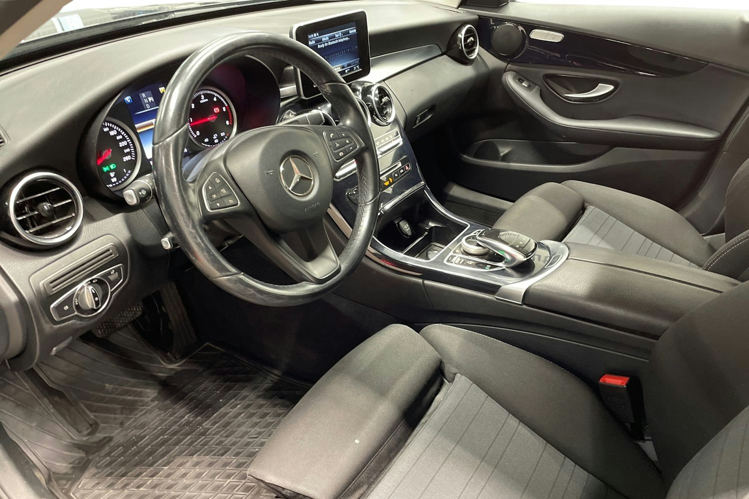 Harmaa Mercedes-Benz C 2016 kuva 7.