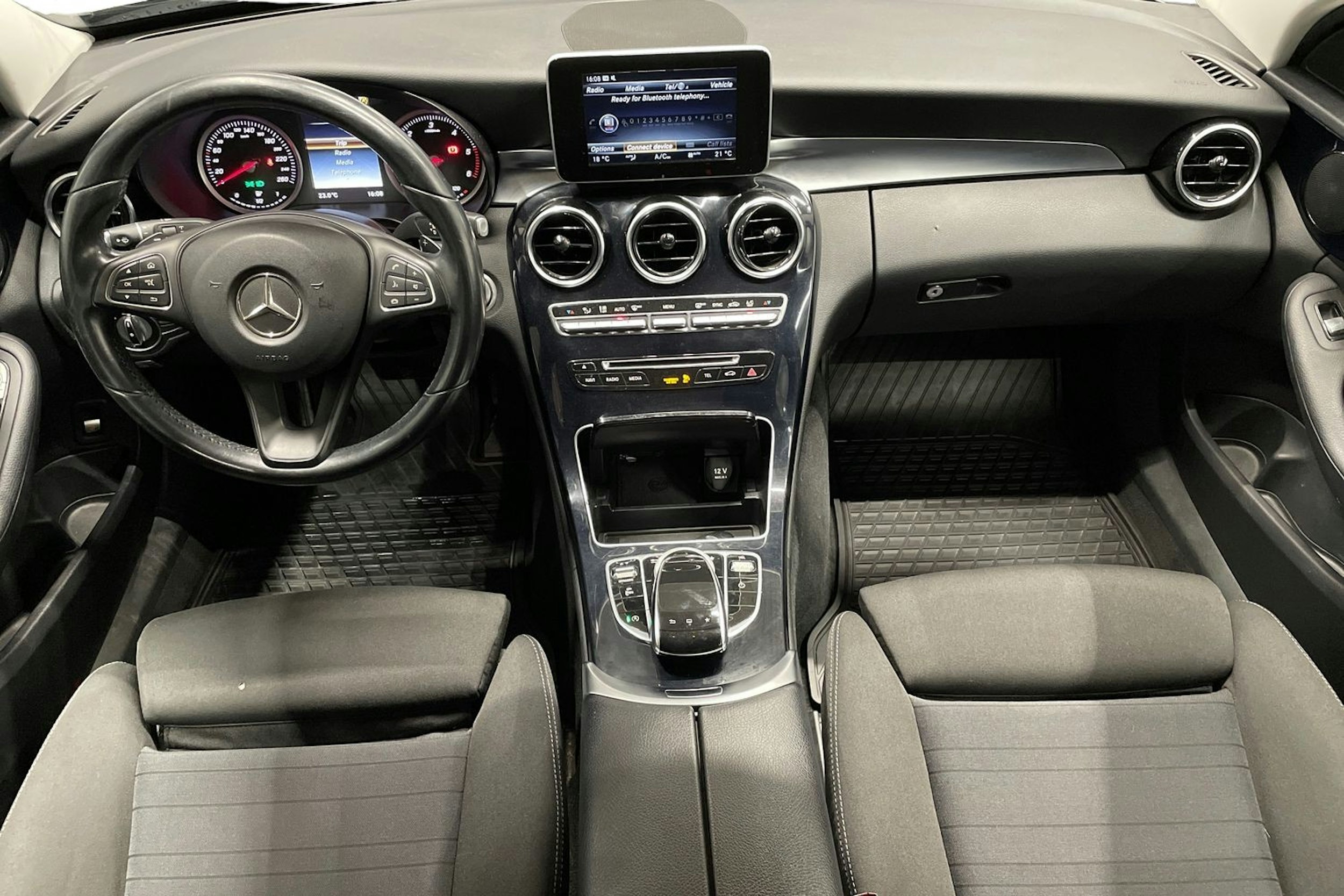 Harmaa Mercedes-Benz C 2016 kuva 9.