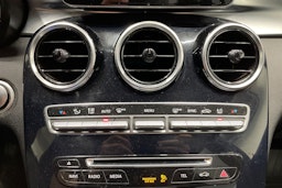 Harmaa Mercedes-Benz C 2016 kuva 18.