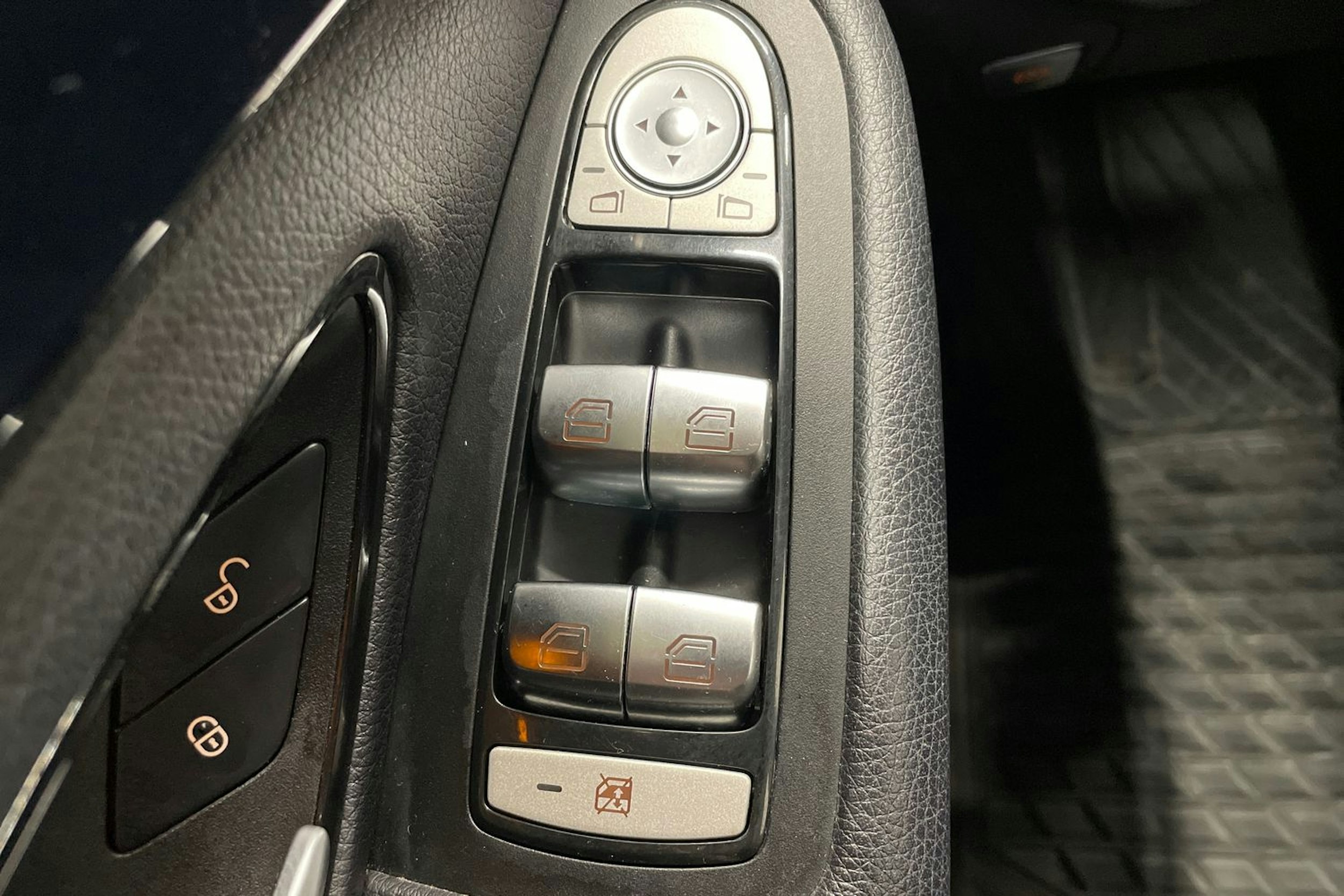 Harmaa Mercedes-Benz C 2016 kuva 21.