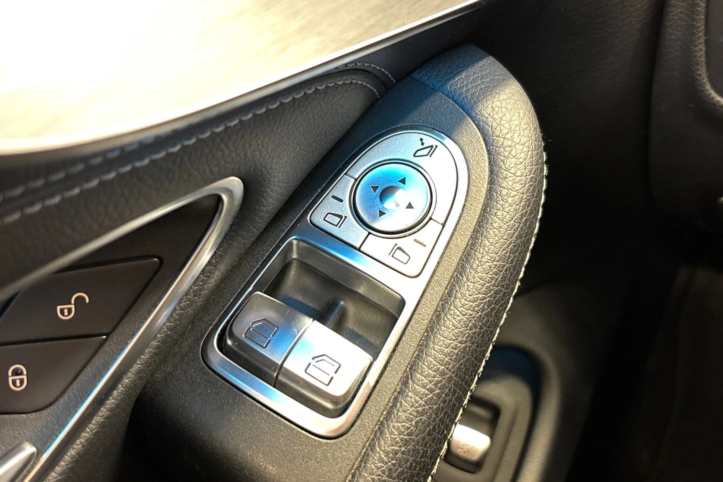 musta Mercedes-Benz C 2017 kuva 13.