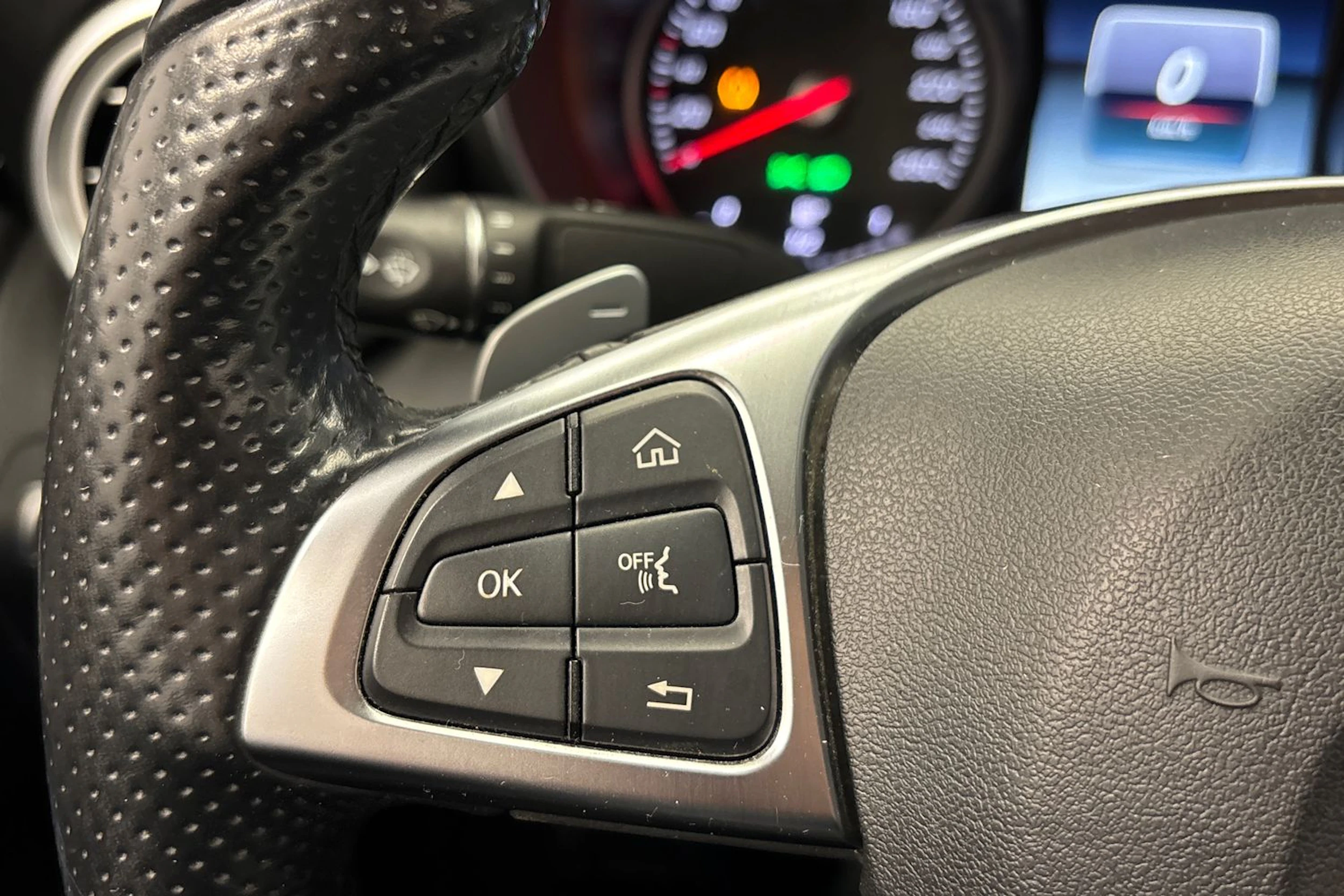 musta Mercedes-Benz C 2017 kuva 16.