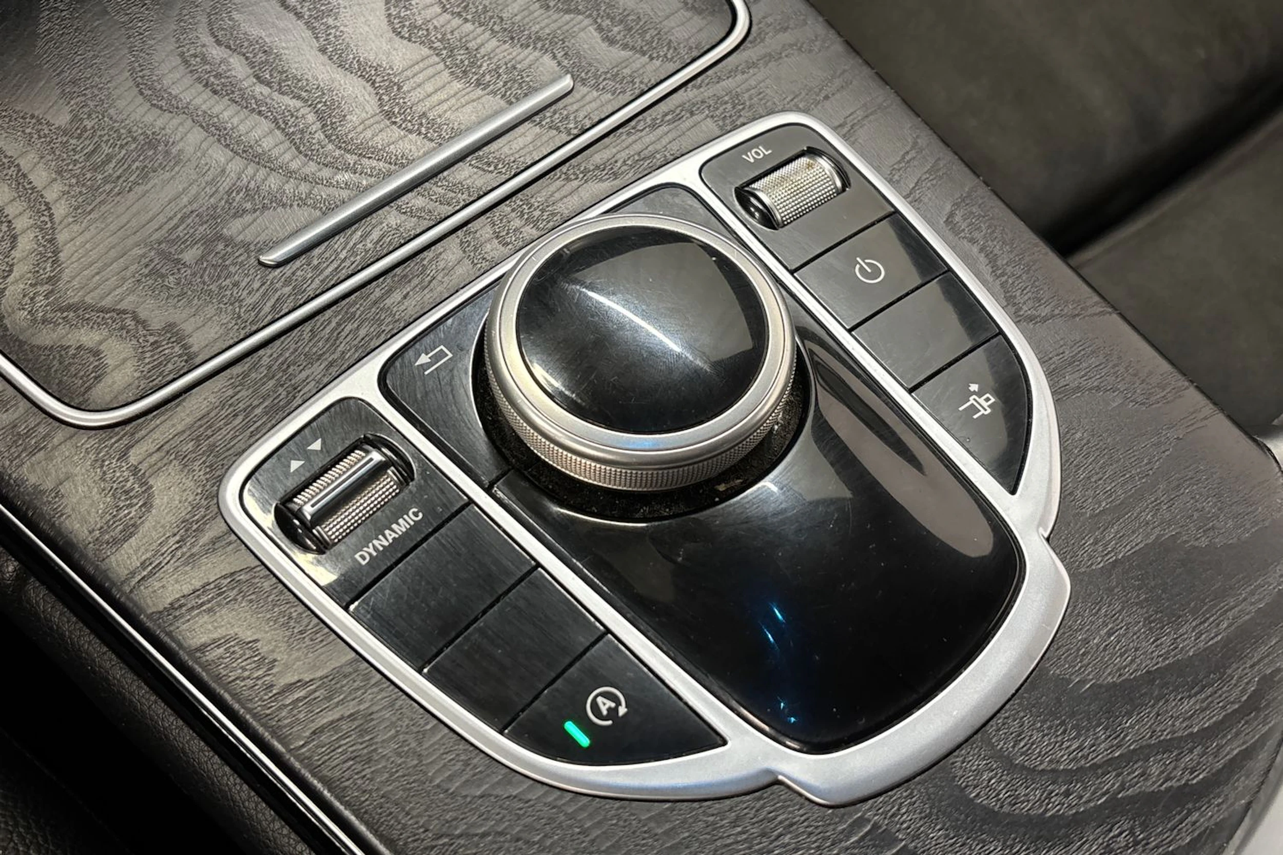 musta Mercedes-Benz C 2017 kuva 21.