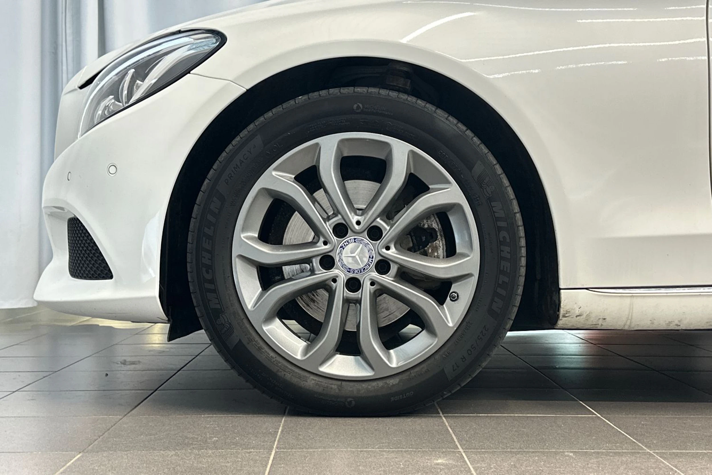 valkoinen Mercedes-Benz C 2017 kuva 28.