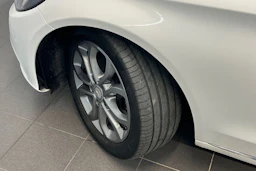 valkoinen Mercedes-Benz C 2017 kuva 29.