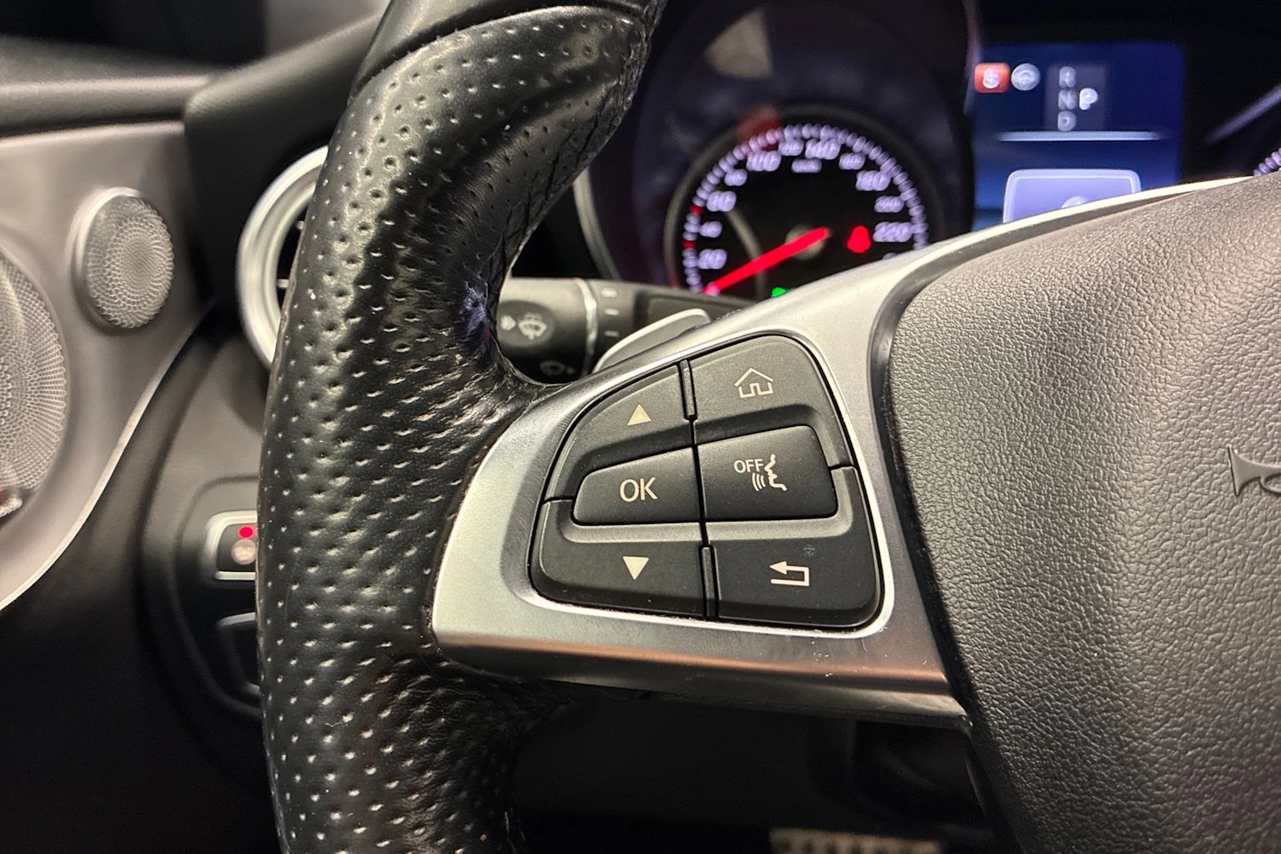 musta Mercedes-Benz C 2017 kuva 13.