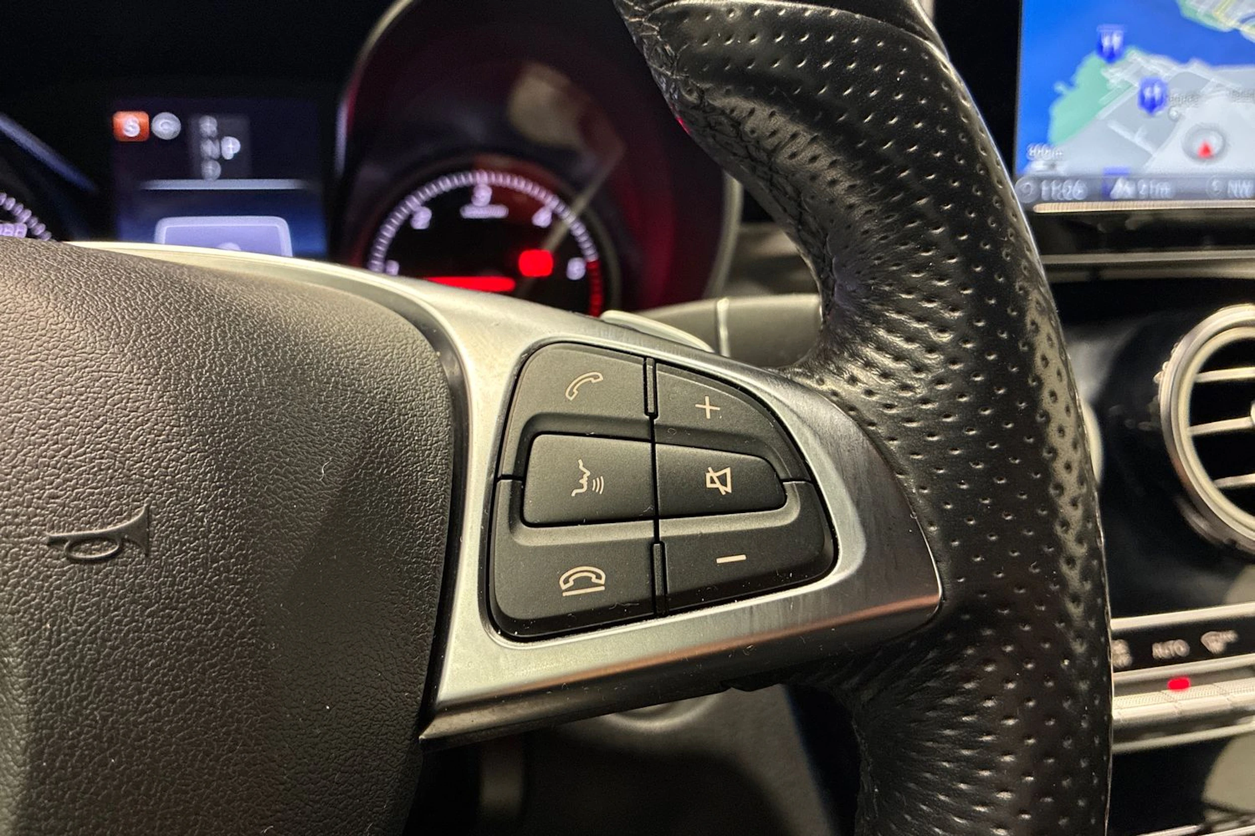 musta Mercedes-Benz C 2017 kuva 14.