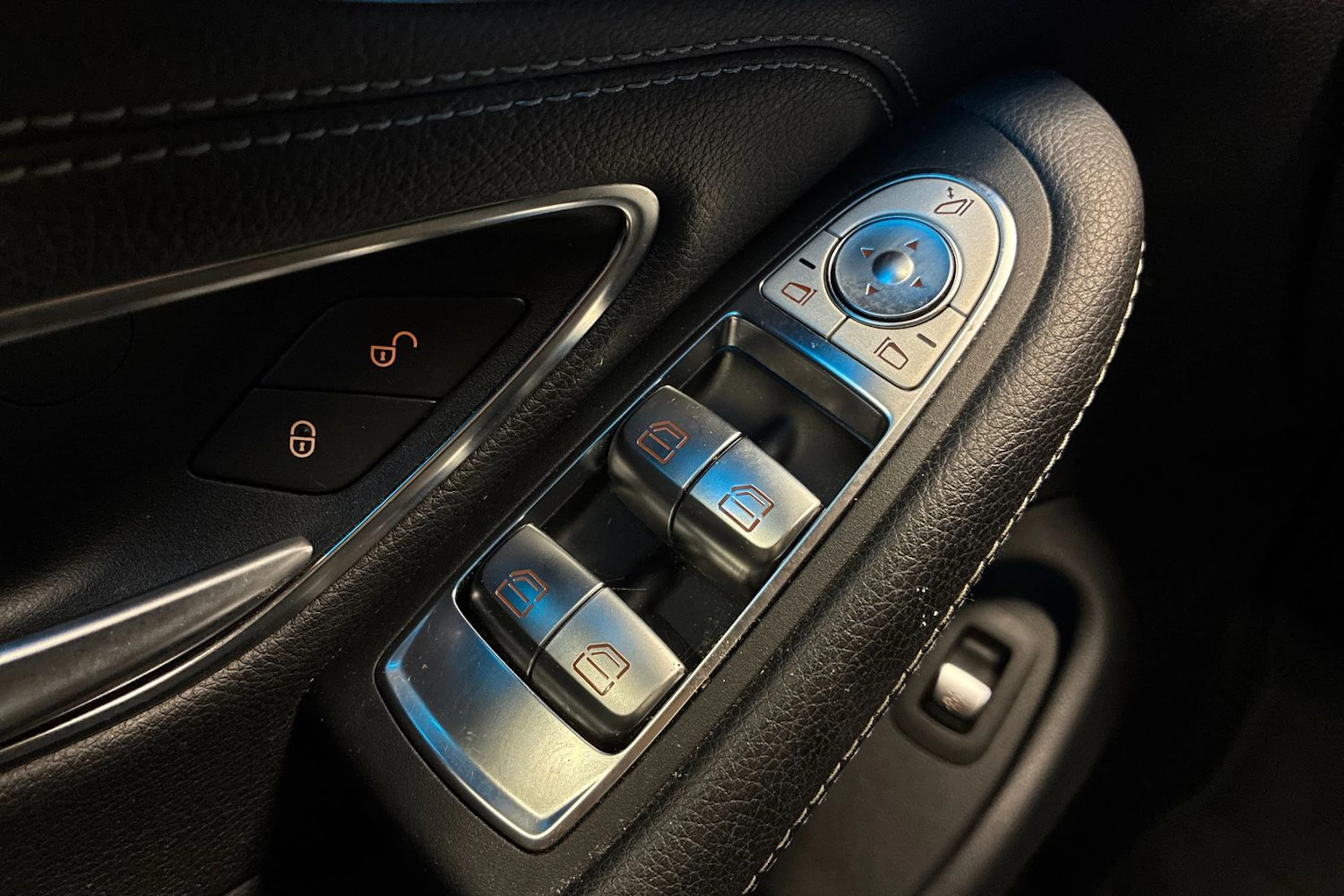 musta Mercedes-Benz C 2017 kuva 19.