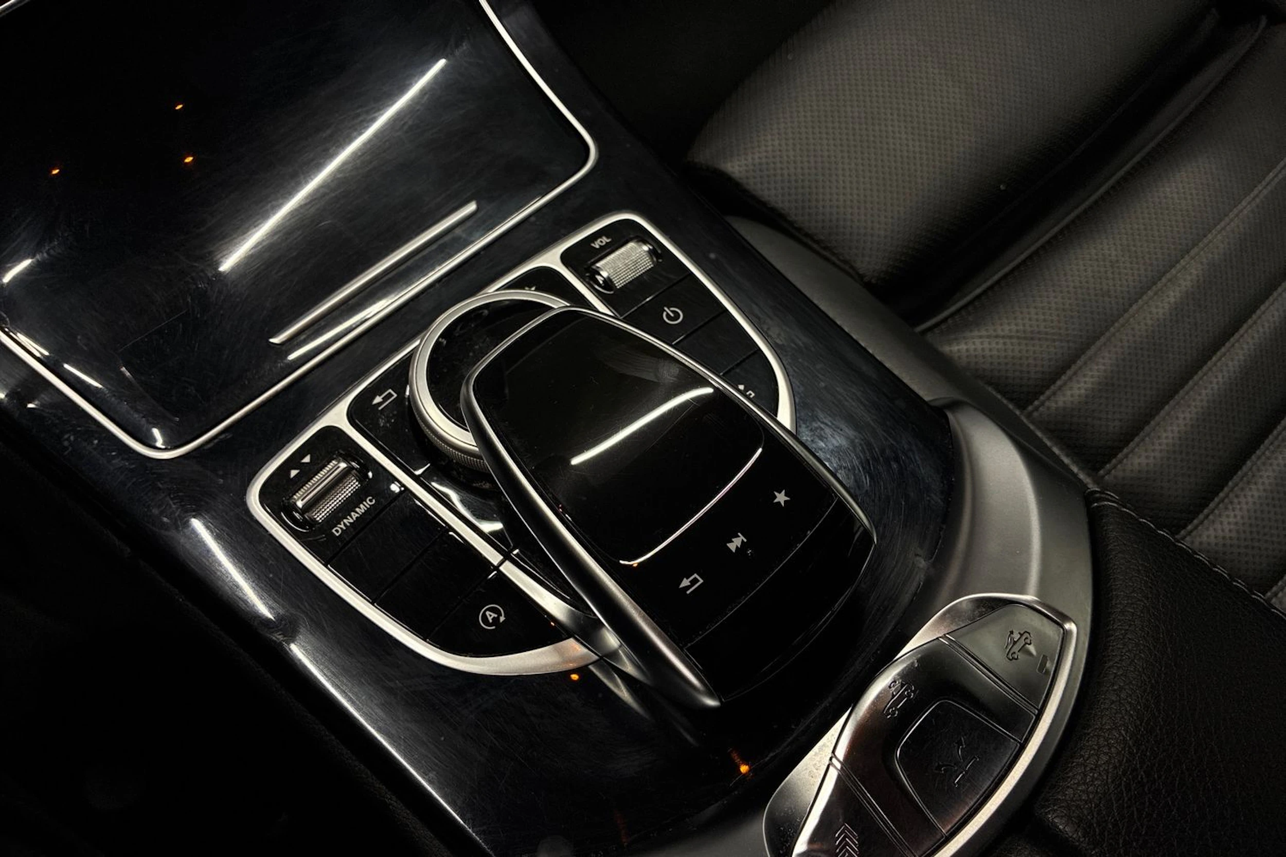 musta Mercedes-Benz C 2017 kuva 21.