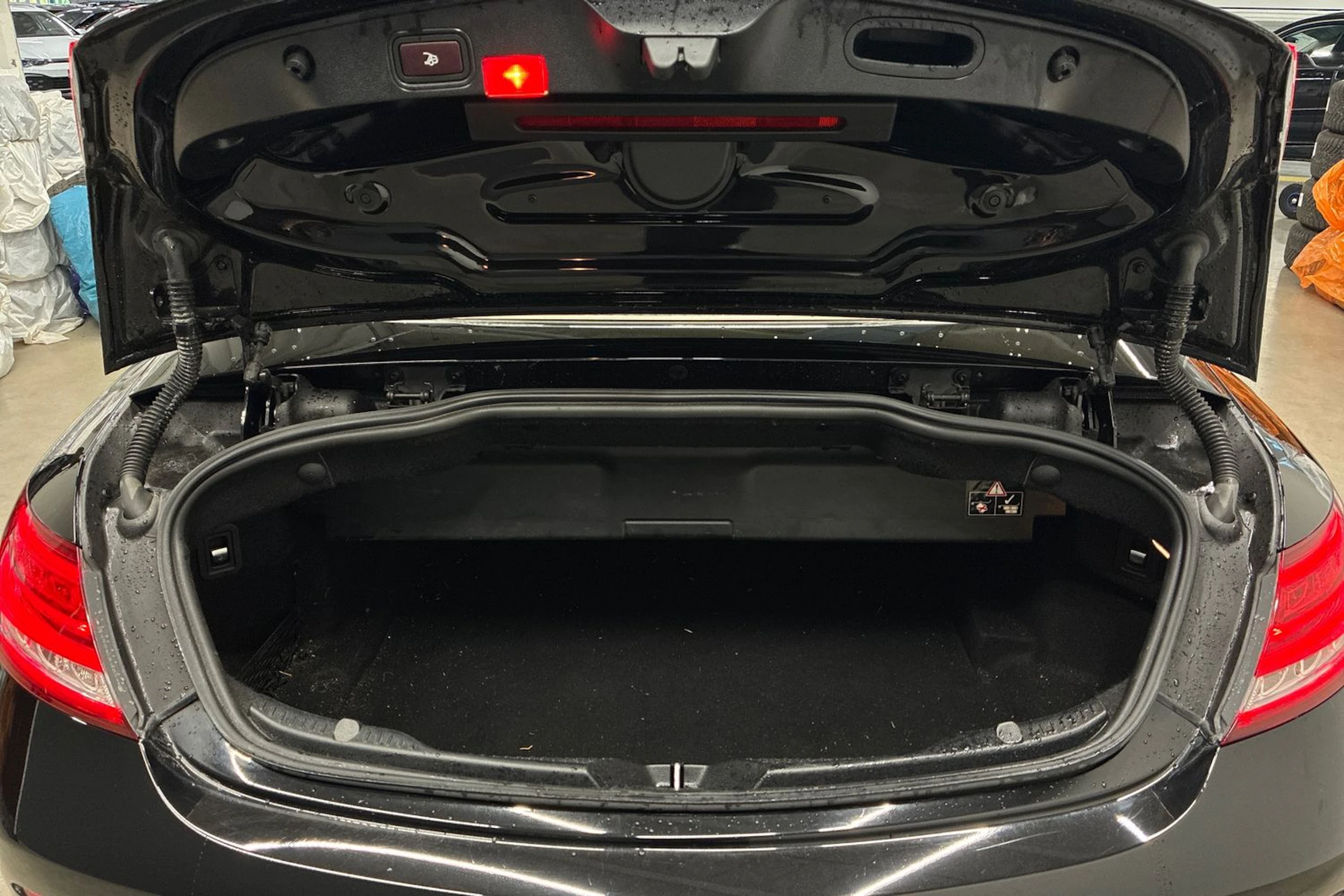 musta Mercedes-Benz C 2017 kuva 31.