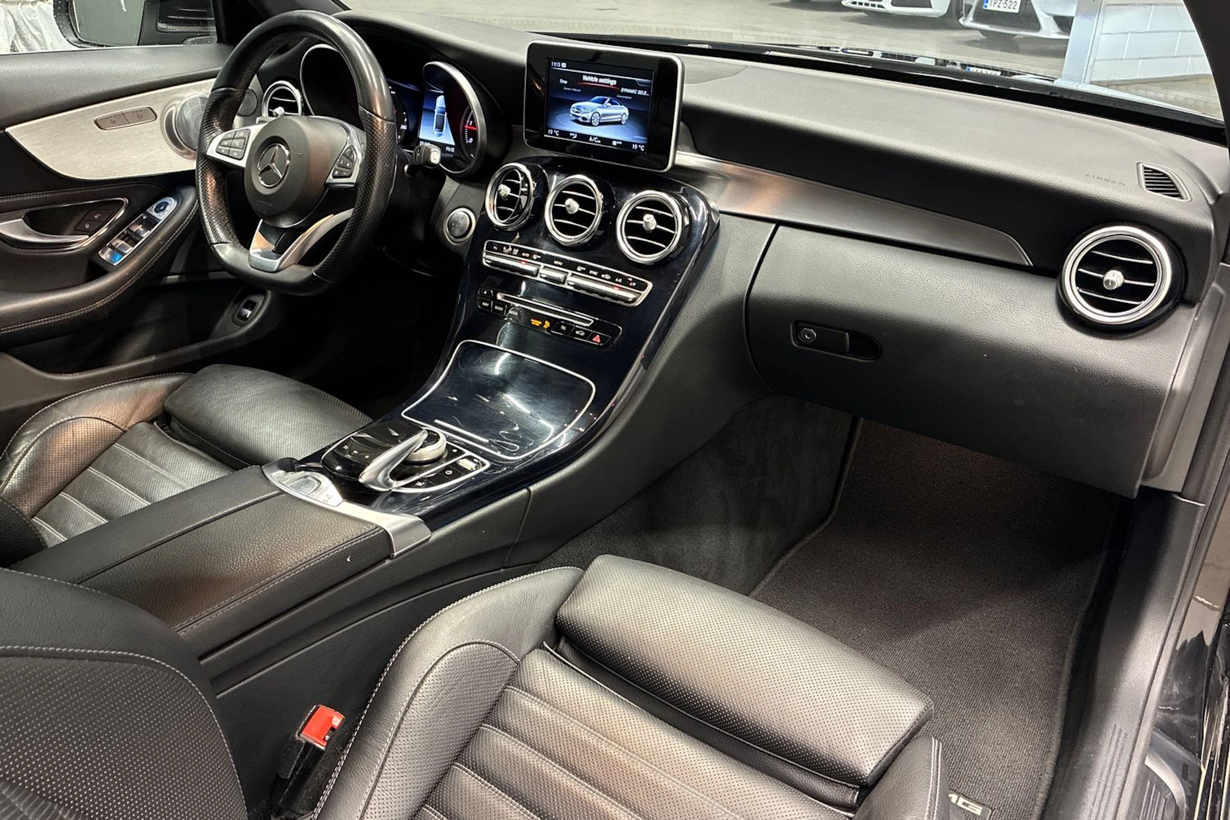 musta Mercedes-Benz C 2017 kuva 33.