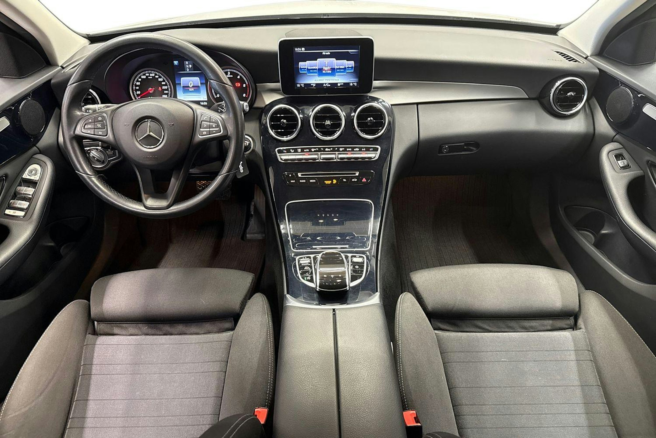 valkoinen Mercedes-Benz C 2017 kuva 9.