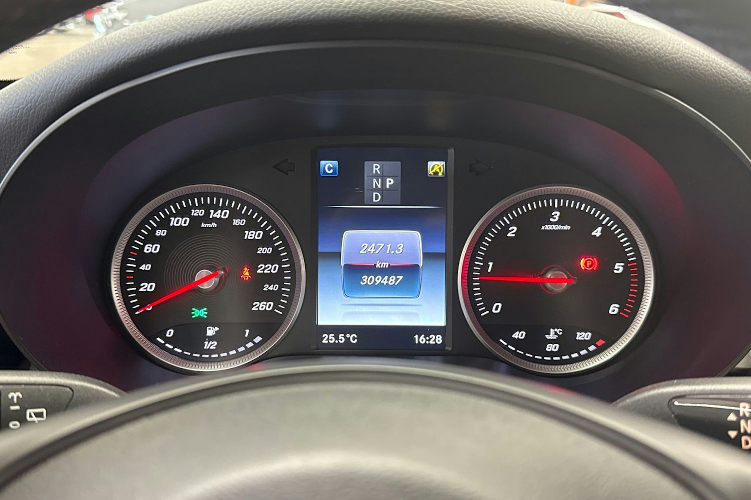 valkoinen Mercedes-Benz C 2017 kuva 18.