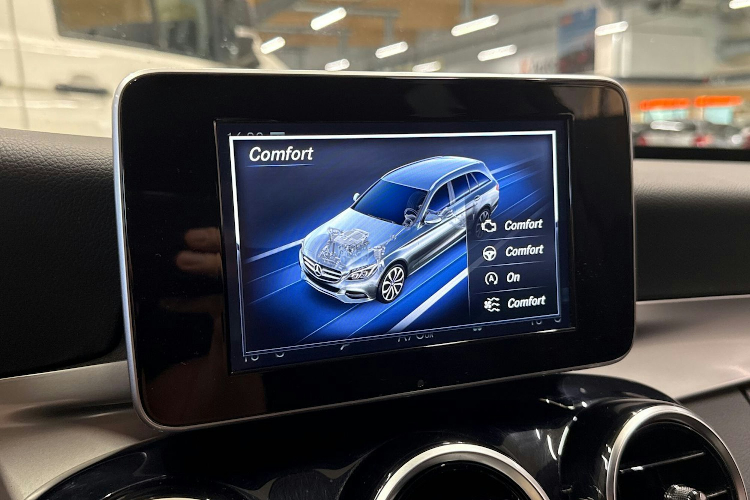 valkoinen Mercedes-Benz C 2017 kuva 22.