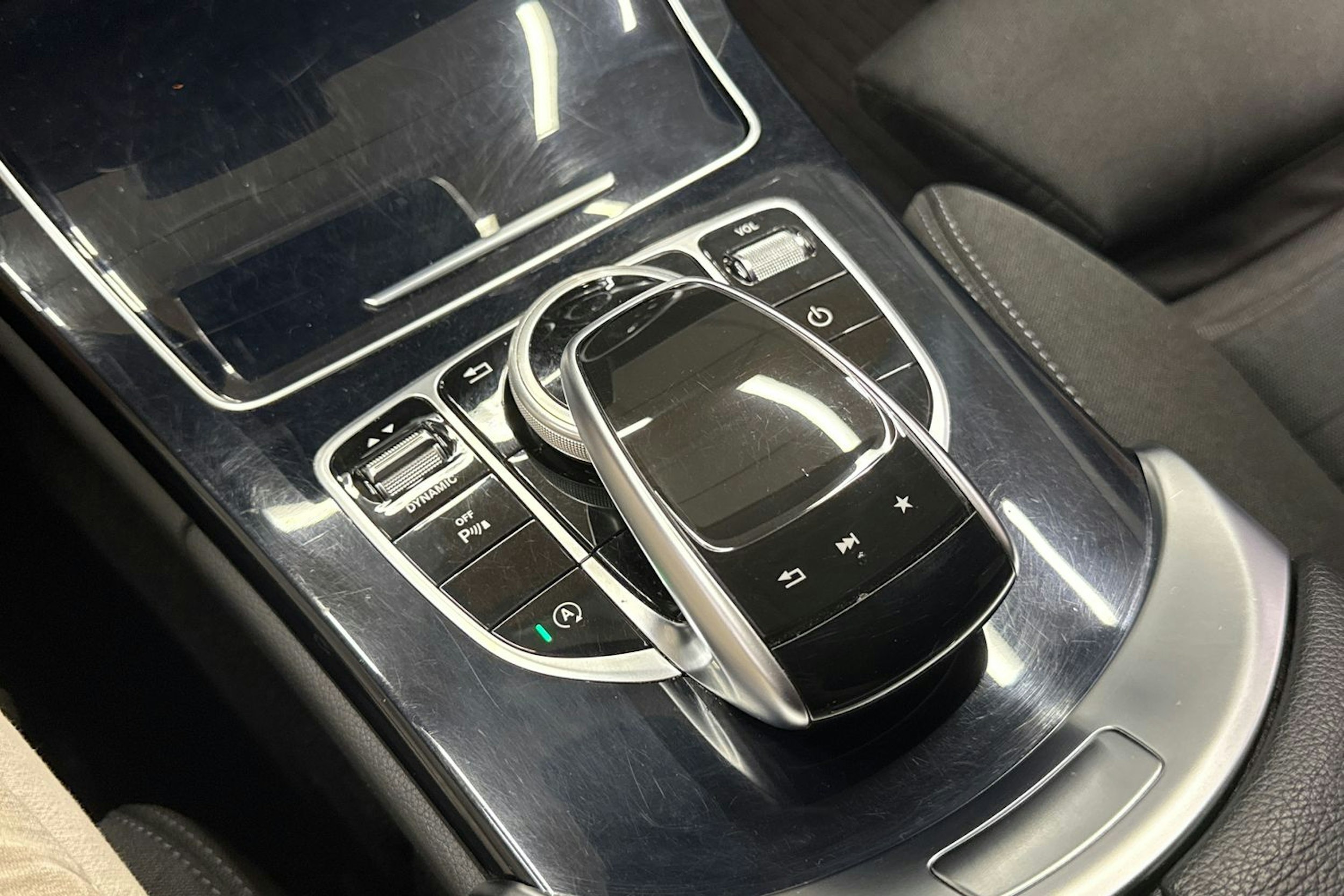 valkoinen Mercedes-Benz C 2017 kuva 26.