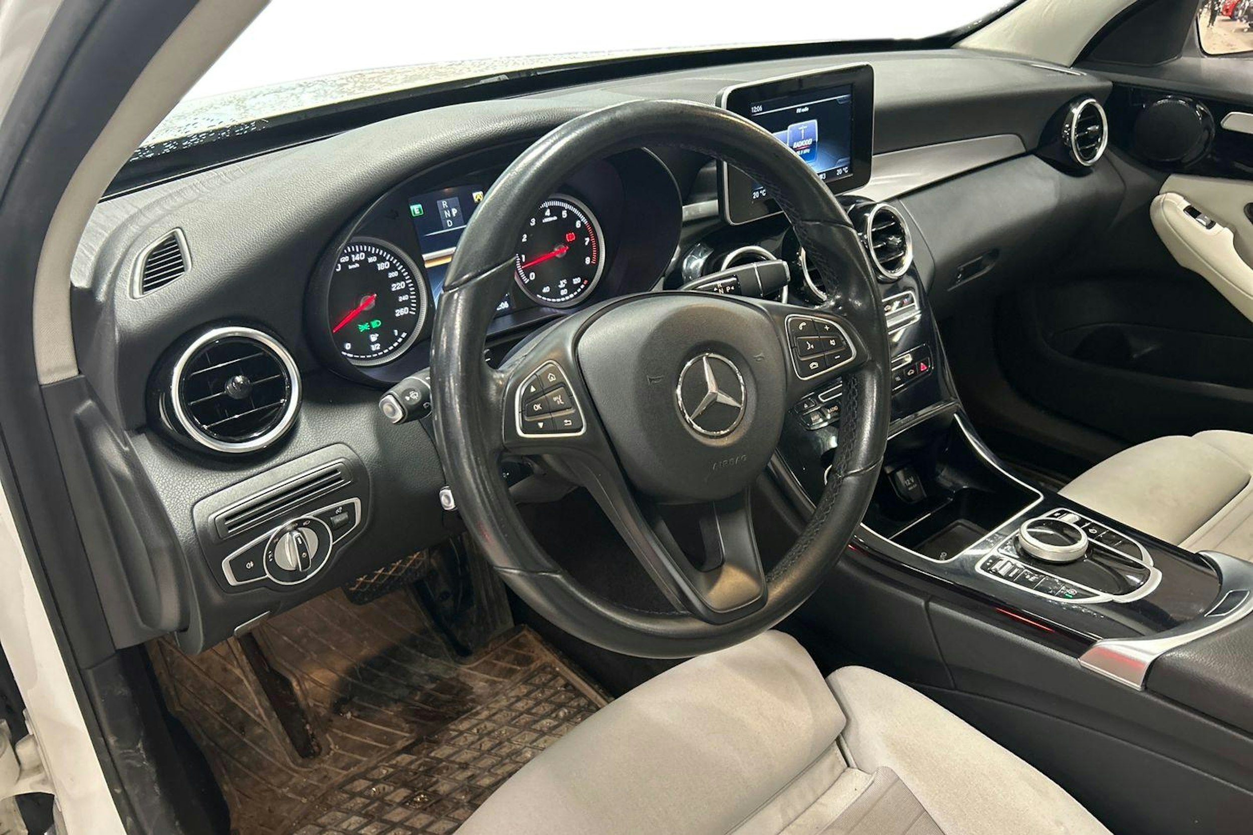 valkoinen Mercedes-Benz C 2017 kuva 3.