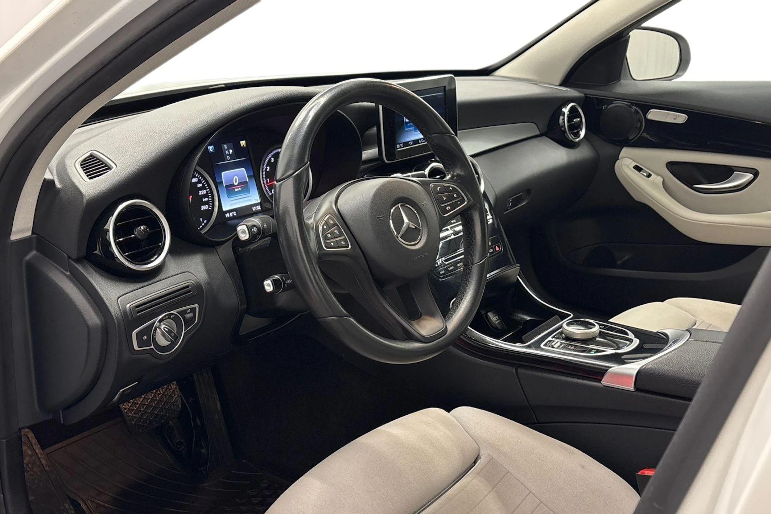 valkoinen Mercedes-Benz C 2017 kuva 6.