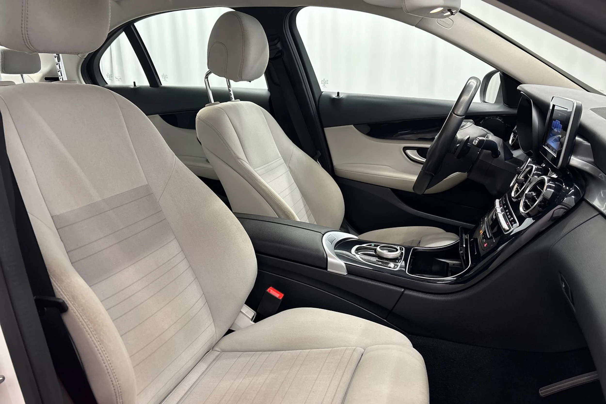 valkoinen Mercedes-Benz C 2017 kuva 11.