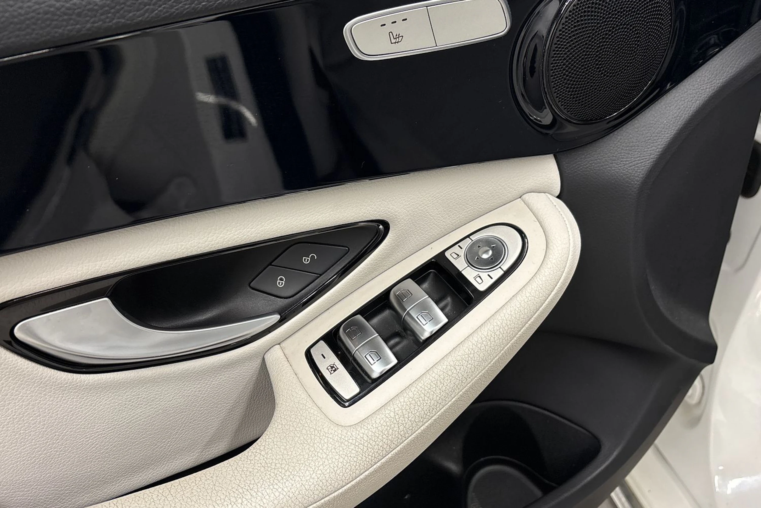 valkoinen Mercedes-Benz C 2017 kuva 13.