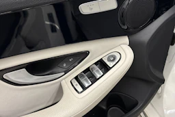 valkoinen Mercedes-Benz C 2017 kuva 13.