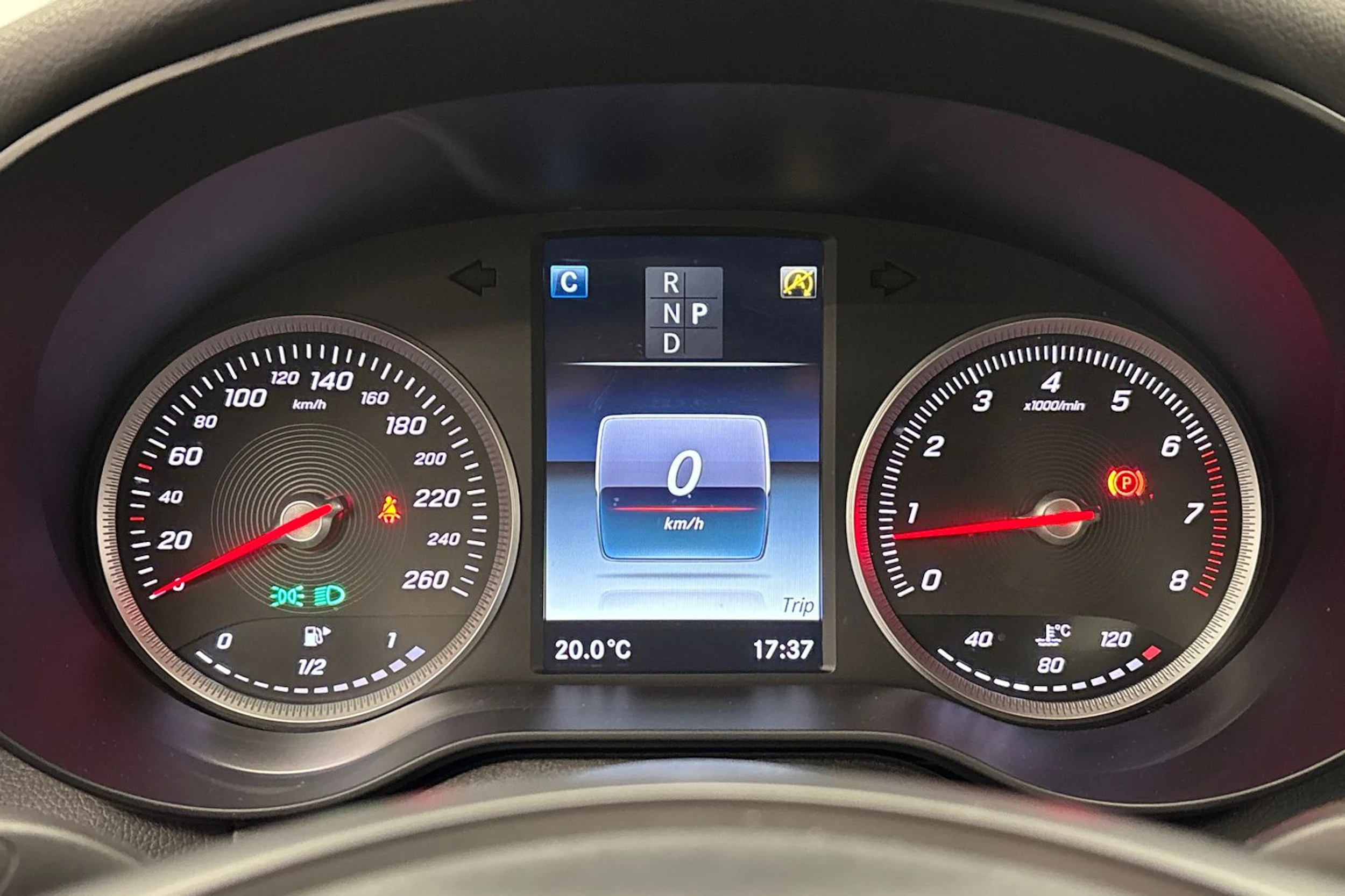 valkoinen Mercedes-Benz C 2017 kuva 18.