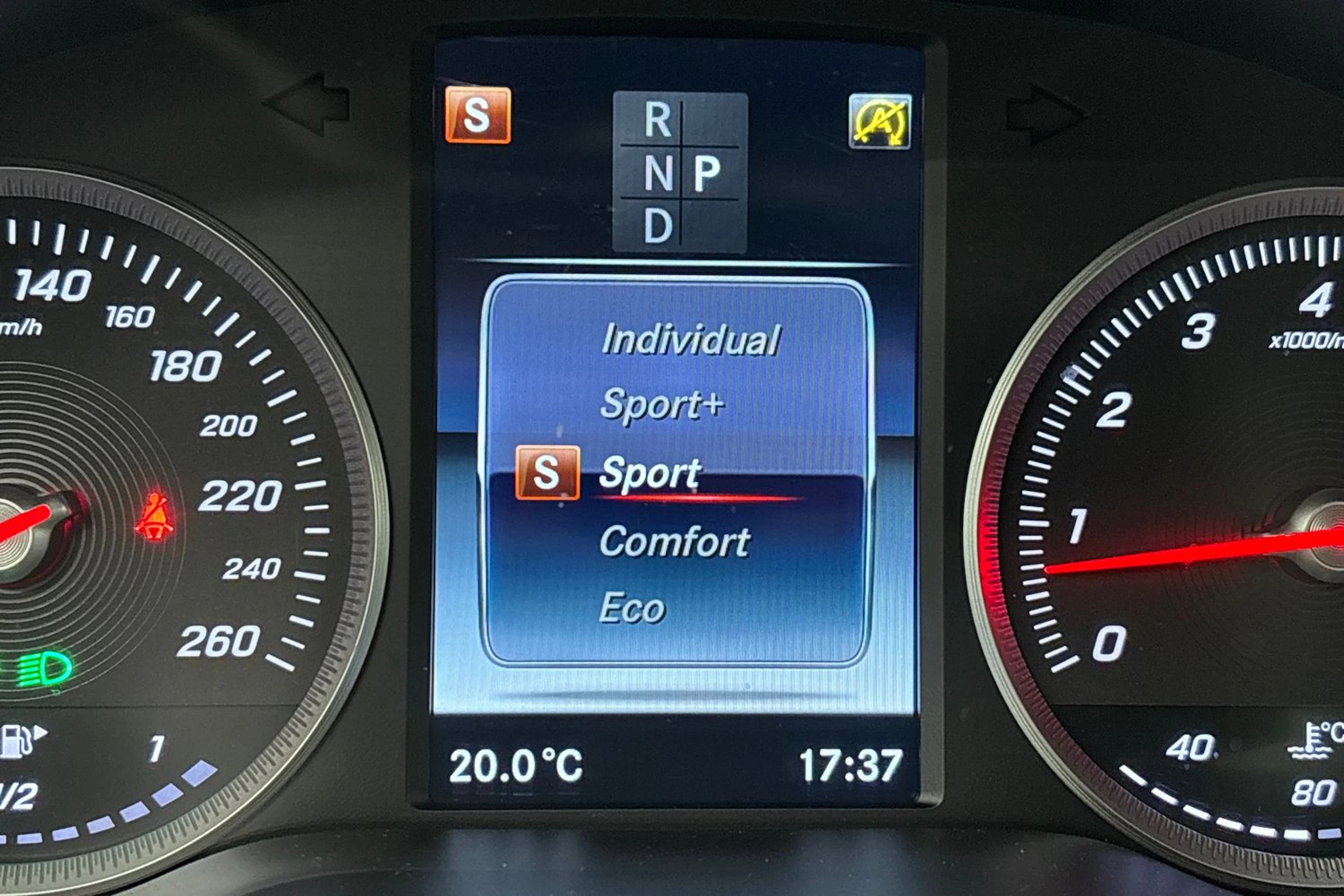 valkoinen Mercedes-Benz C 2017 kuva 20.