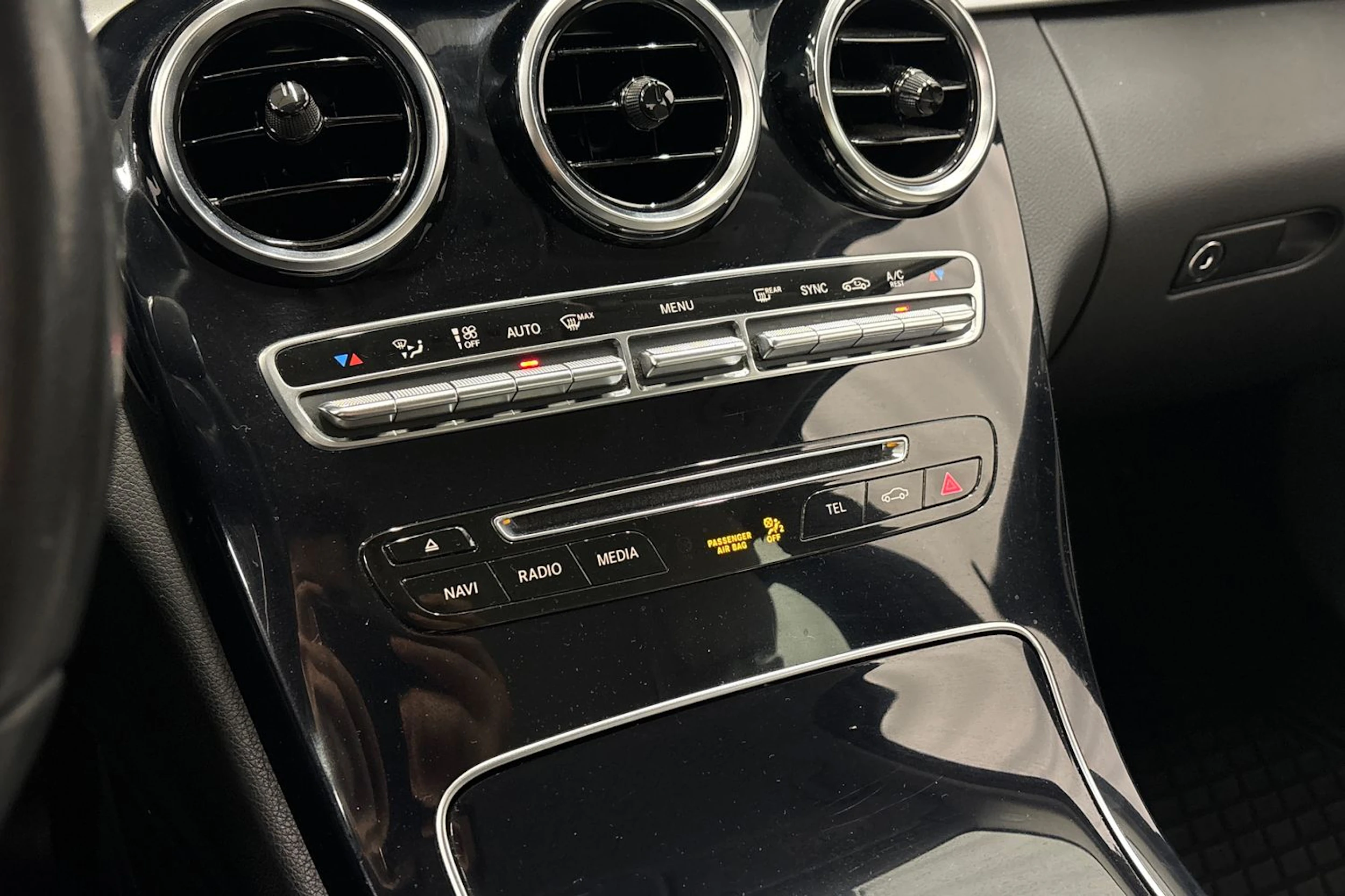 valkoinen Mercedes-Benz C 2017 kuva 22.