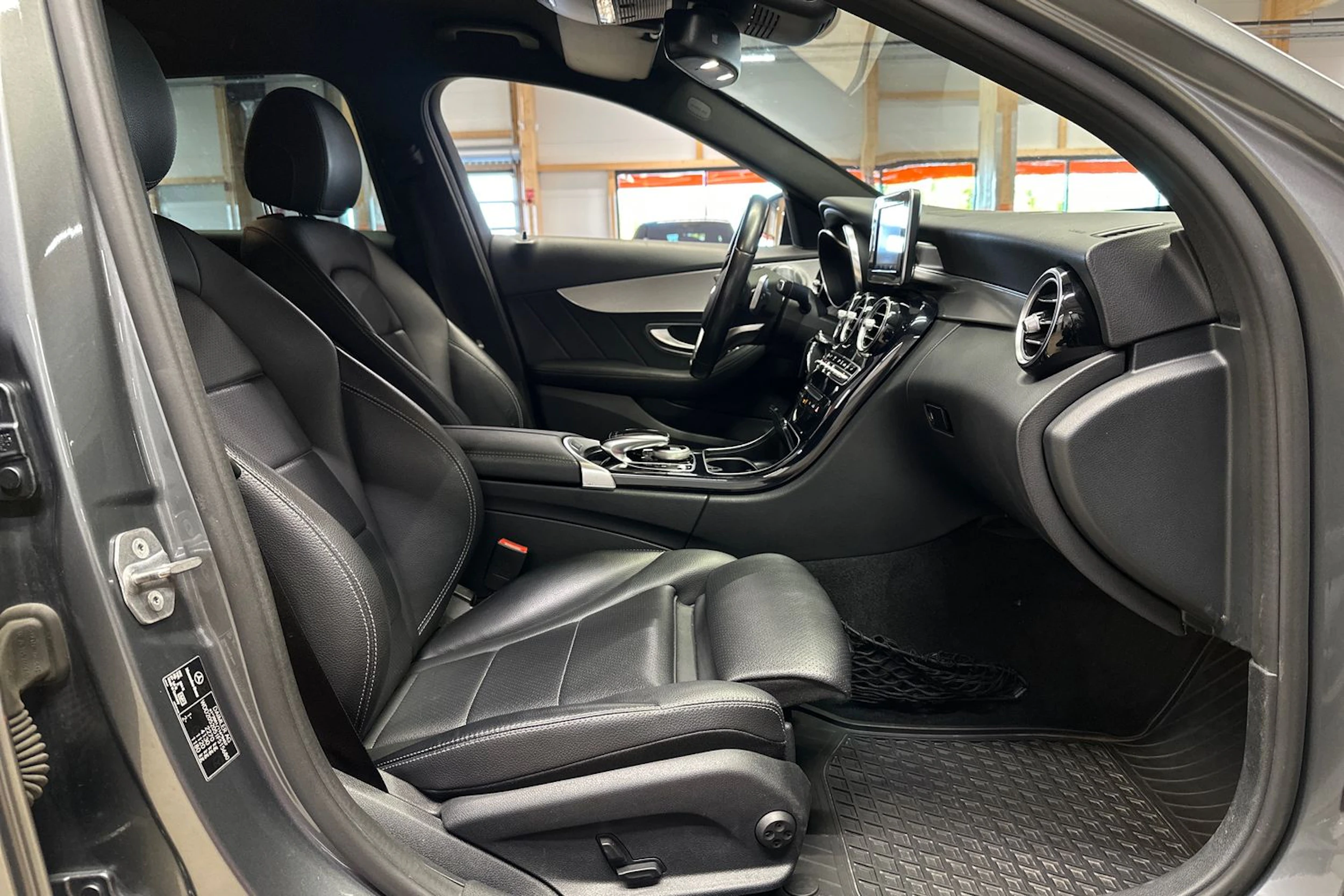 harmaa Mercedes-Benz C 2017 kuva 10.