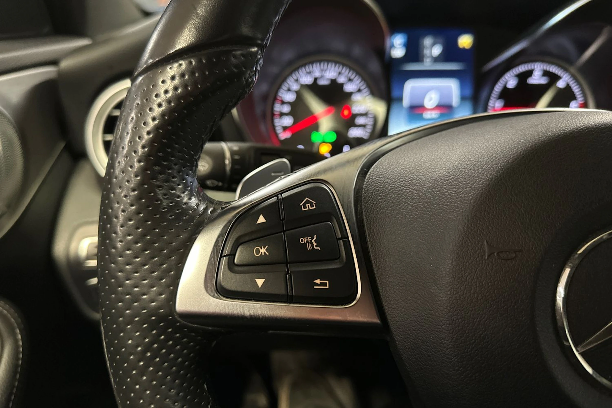 harmaa Mercedes-Benz C 2017 kuva 21.