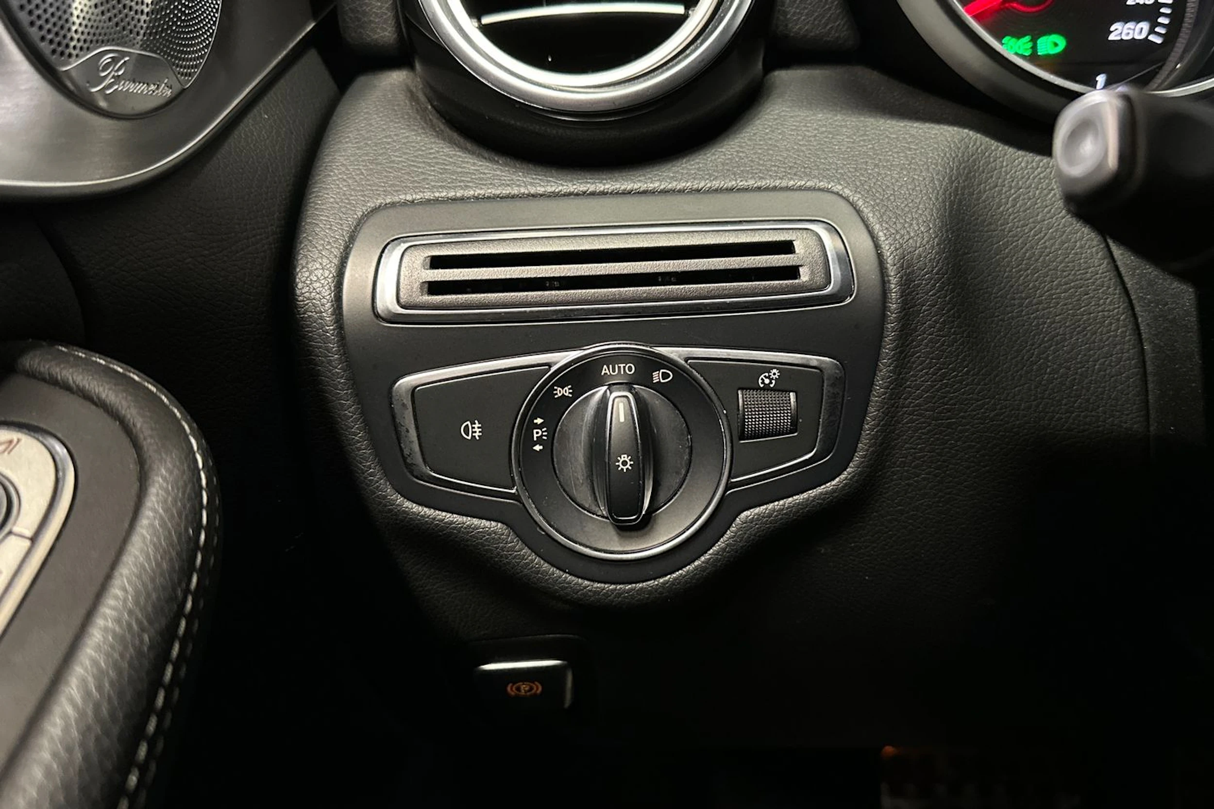 harmaa Mercedes-Benz C 2017 kuva 23.