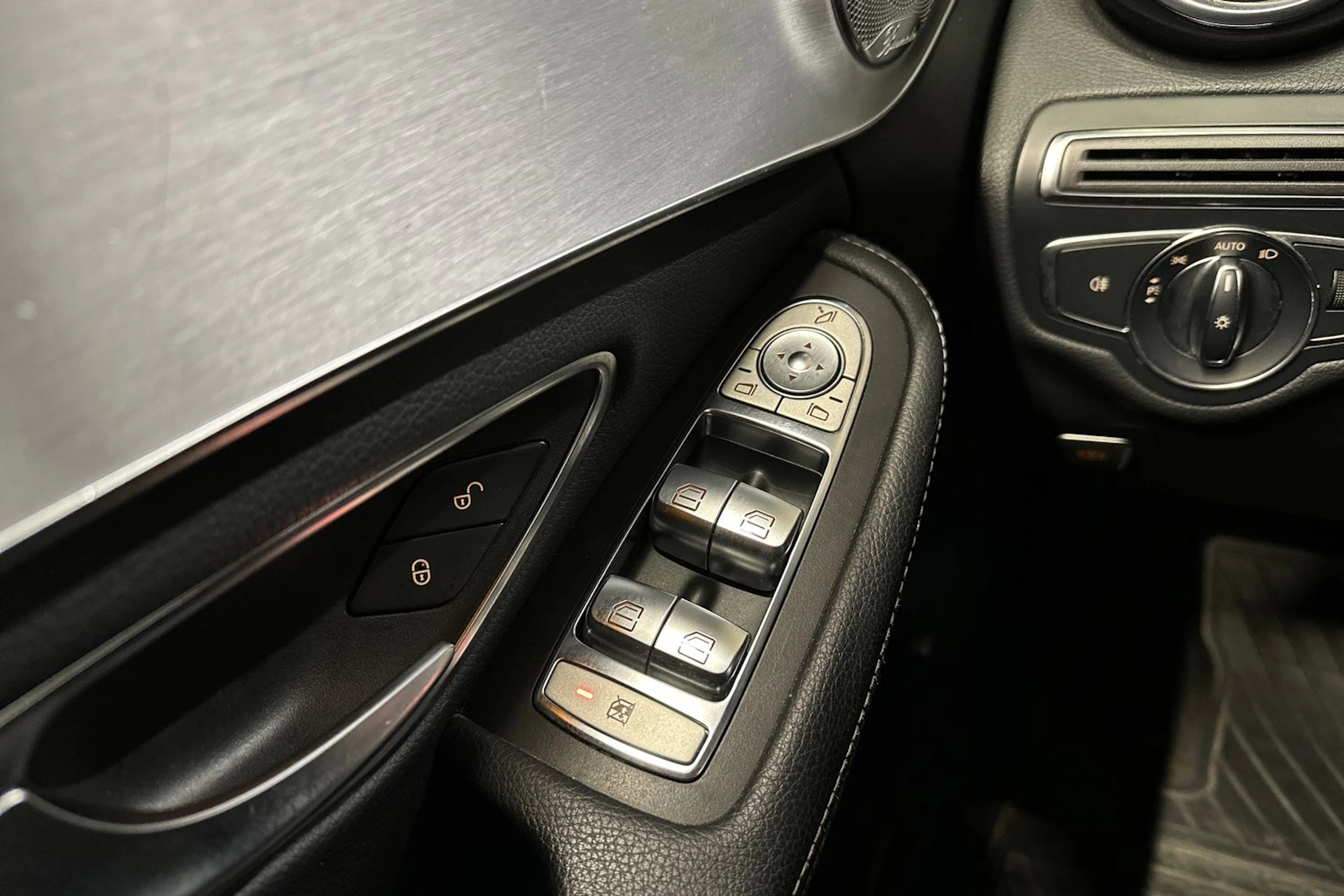 harmaa Mercedes-Benz C 2017 kuva 25.