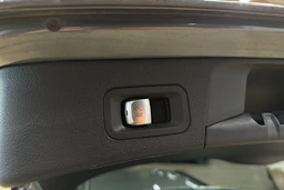 harmaa Mercedes-Benz C 2017 kuva 28.