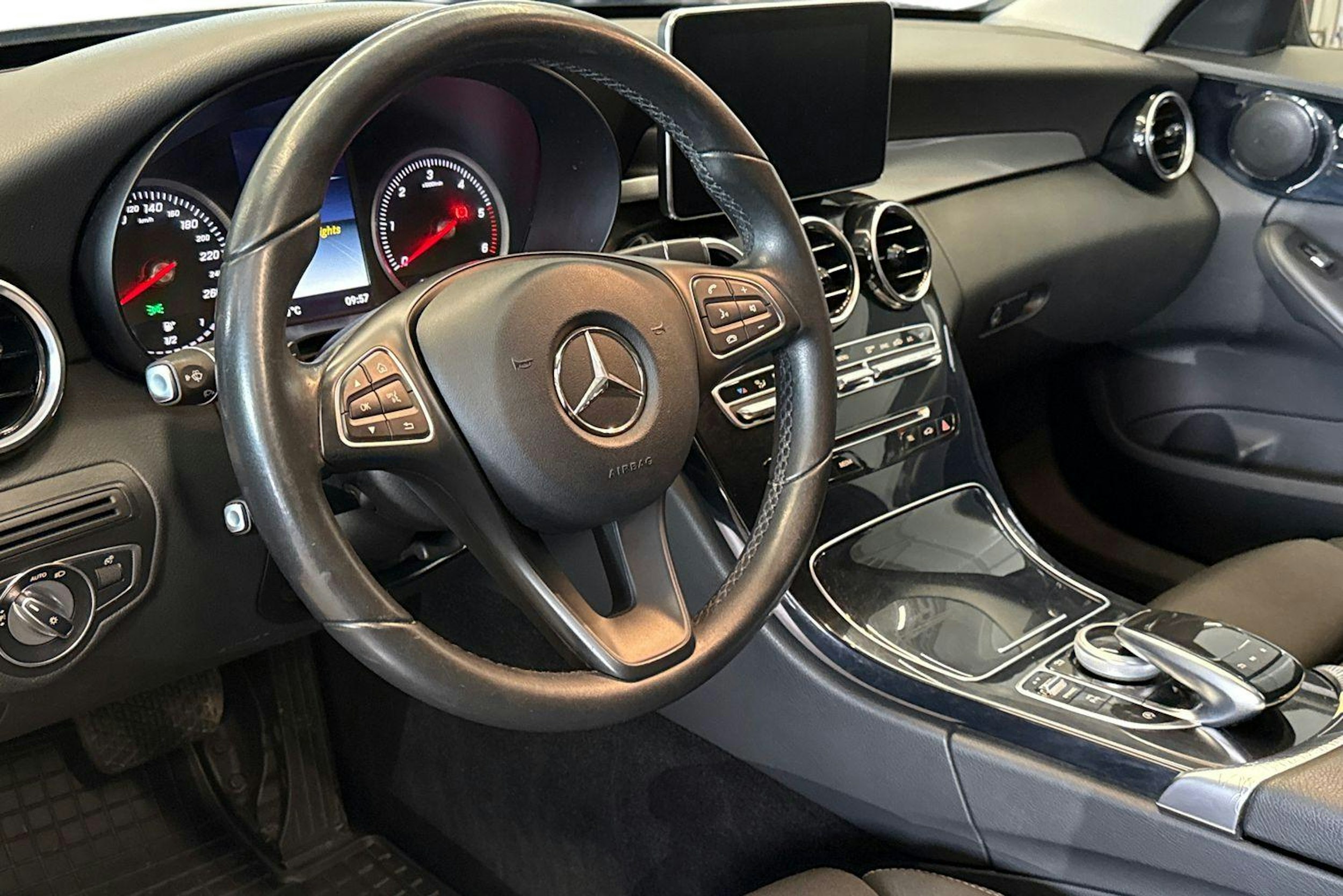 musta Mercedes-Benz C 2017 kuva 7.