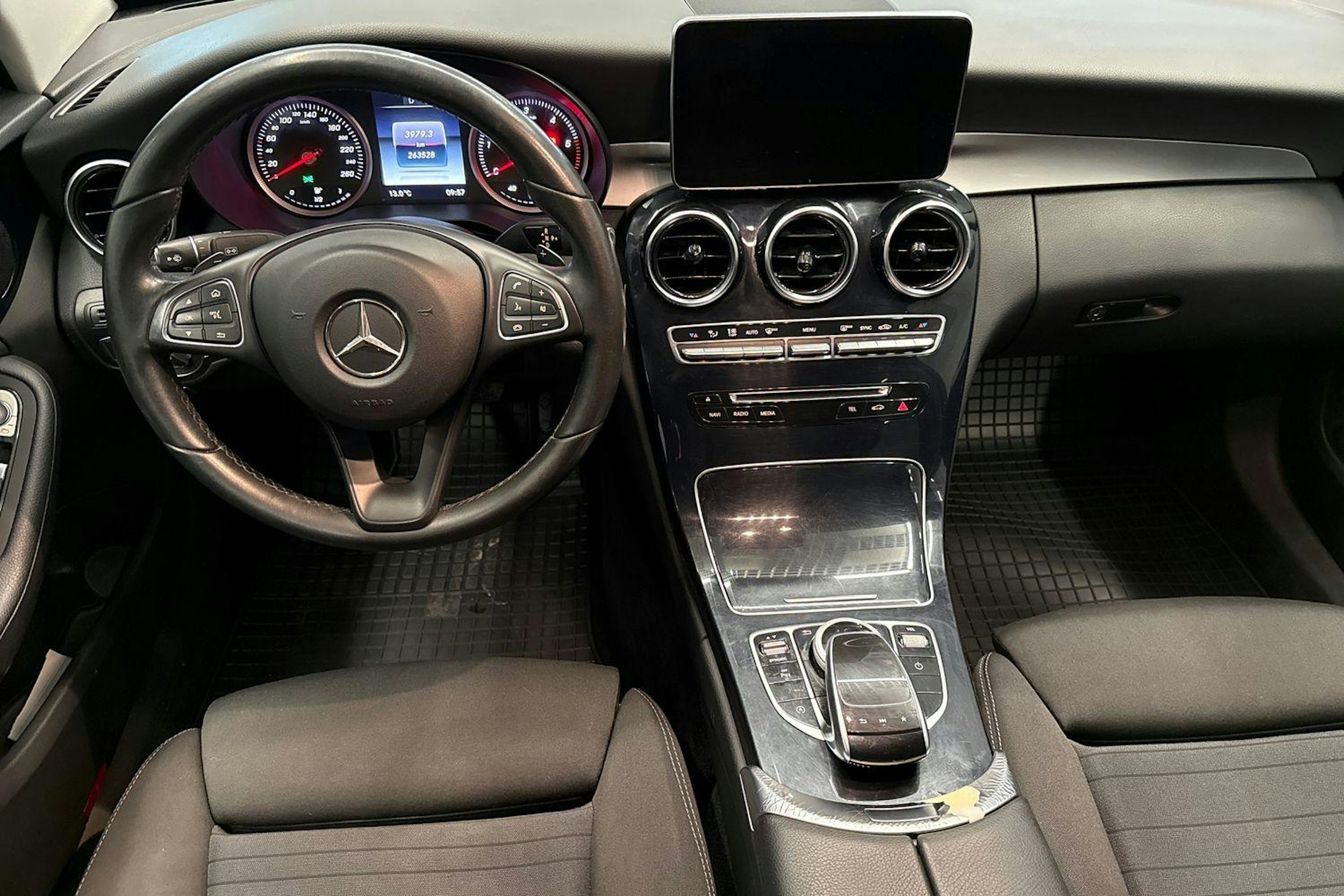 musta Mercedes-Benz C 2017 kuva 9.