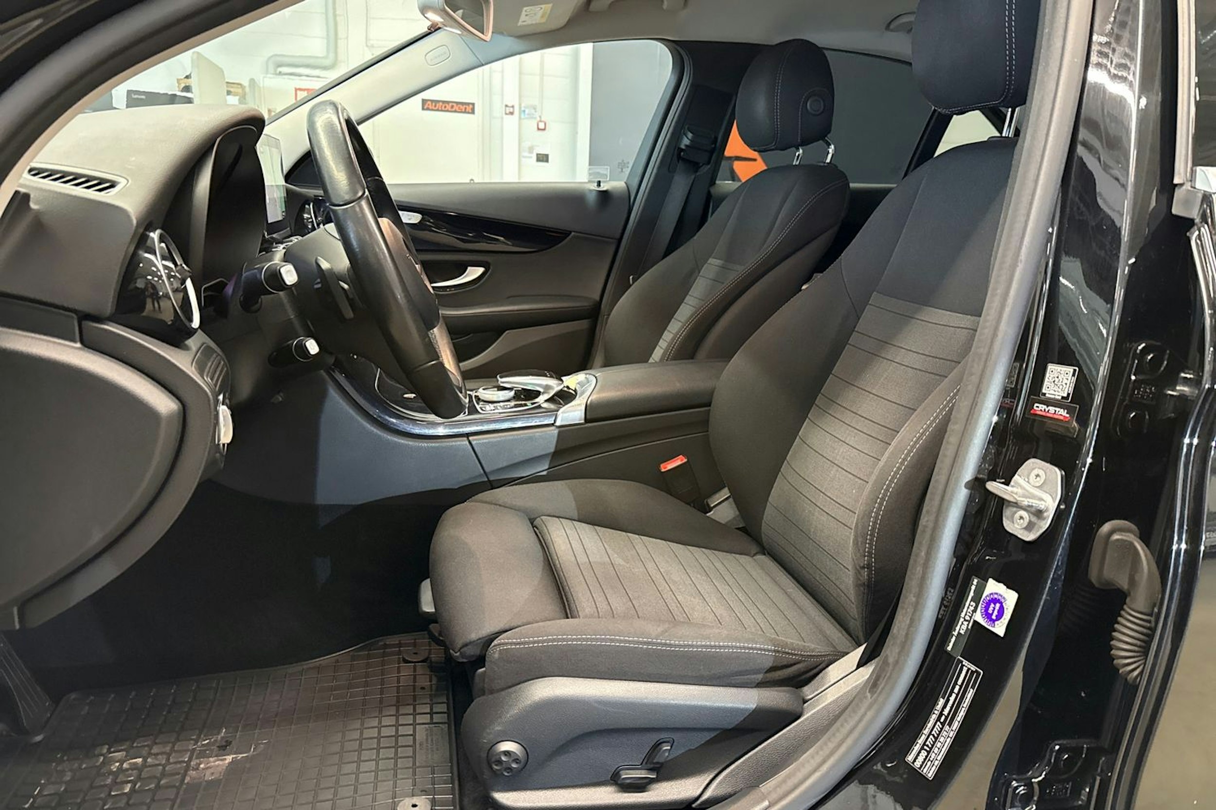 musta Mercedes-Benz C 2017 kuva 18.